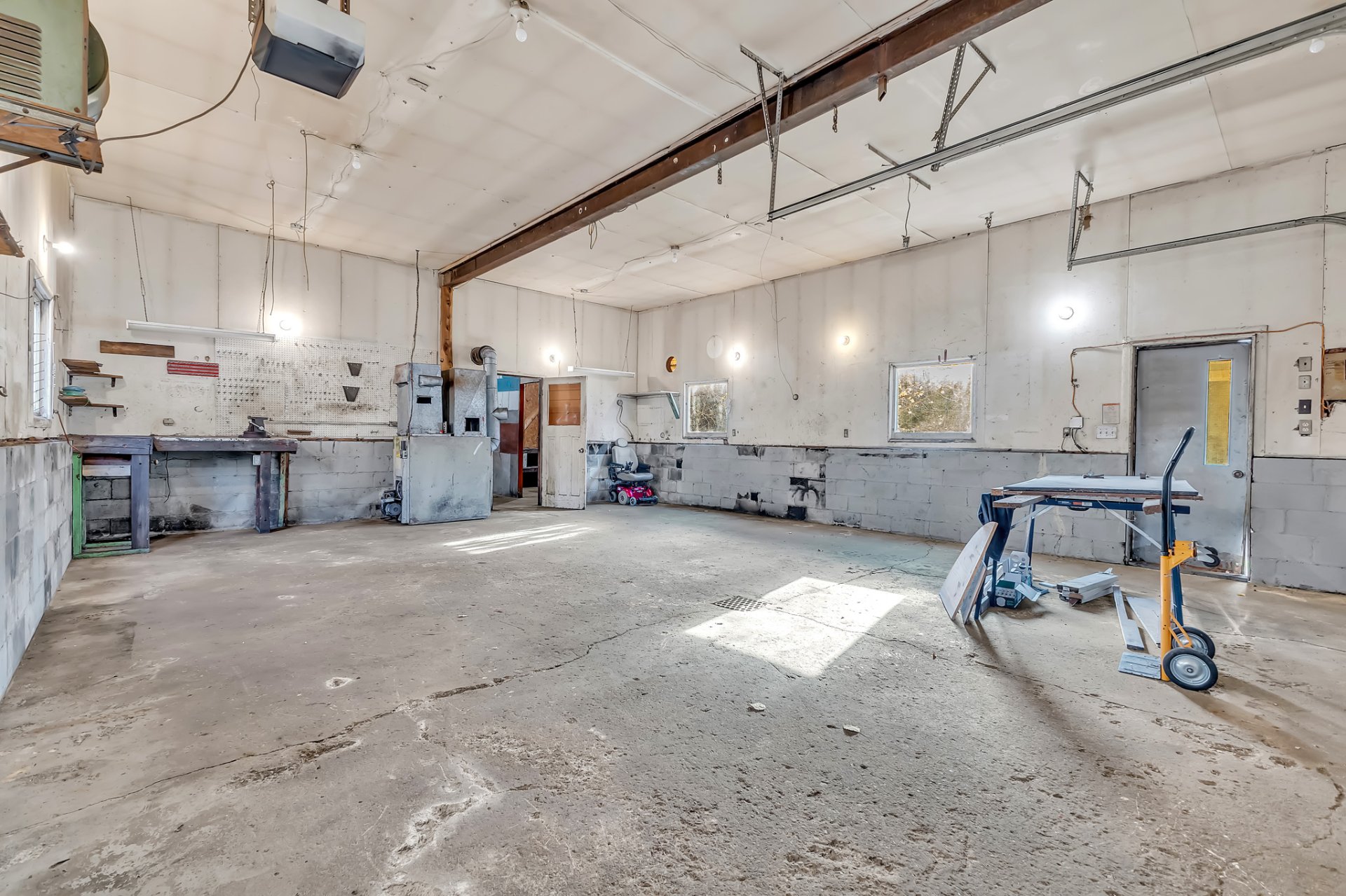 Vue intérieur du garage,12 pieds hauteur