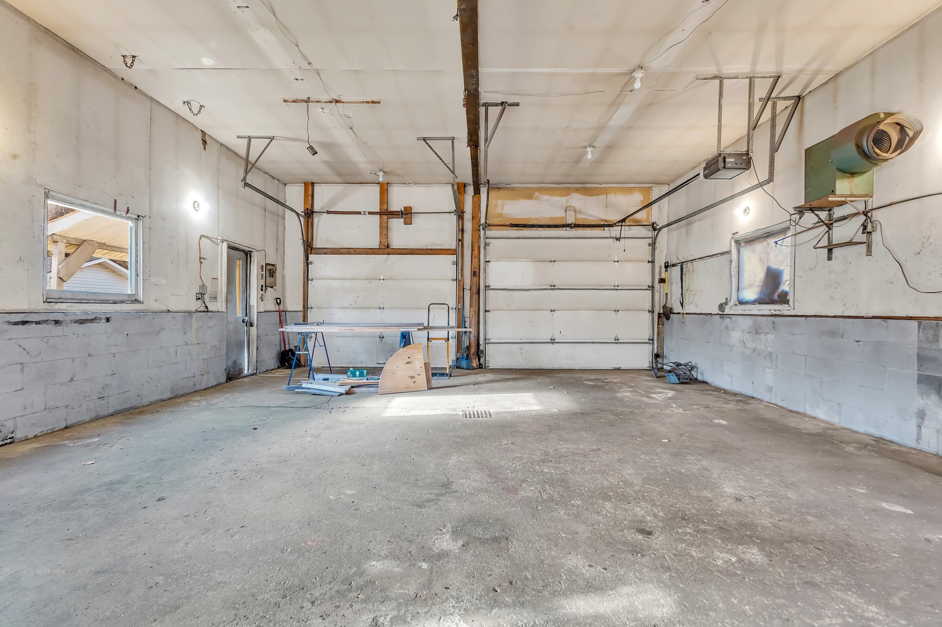 Vue intérieur du garage, 12 pieds hauteur