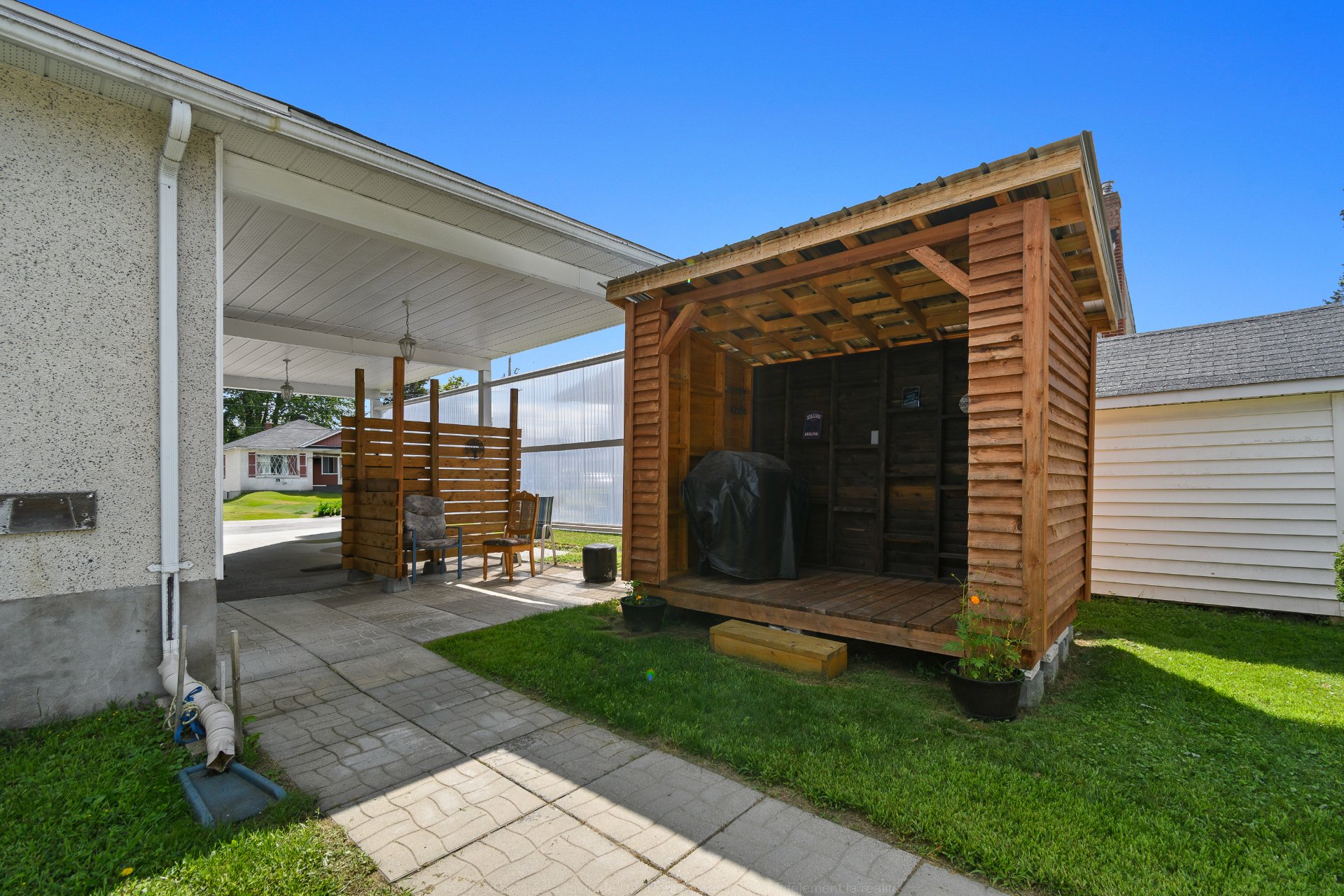 BBQ shelter