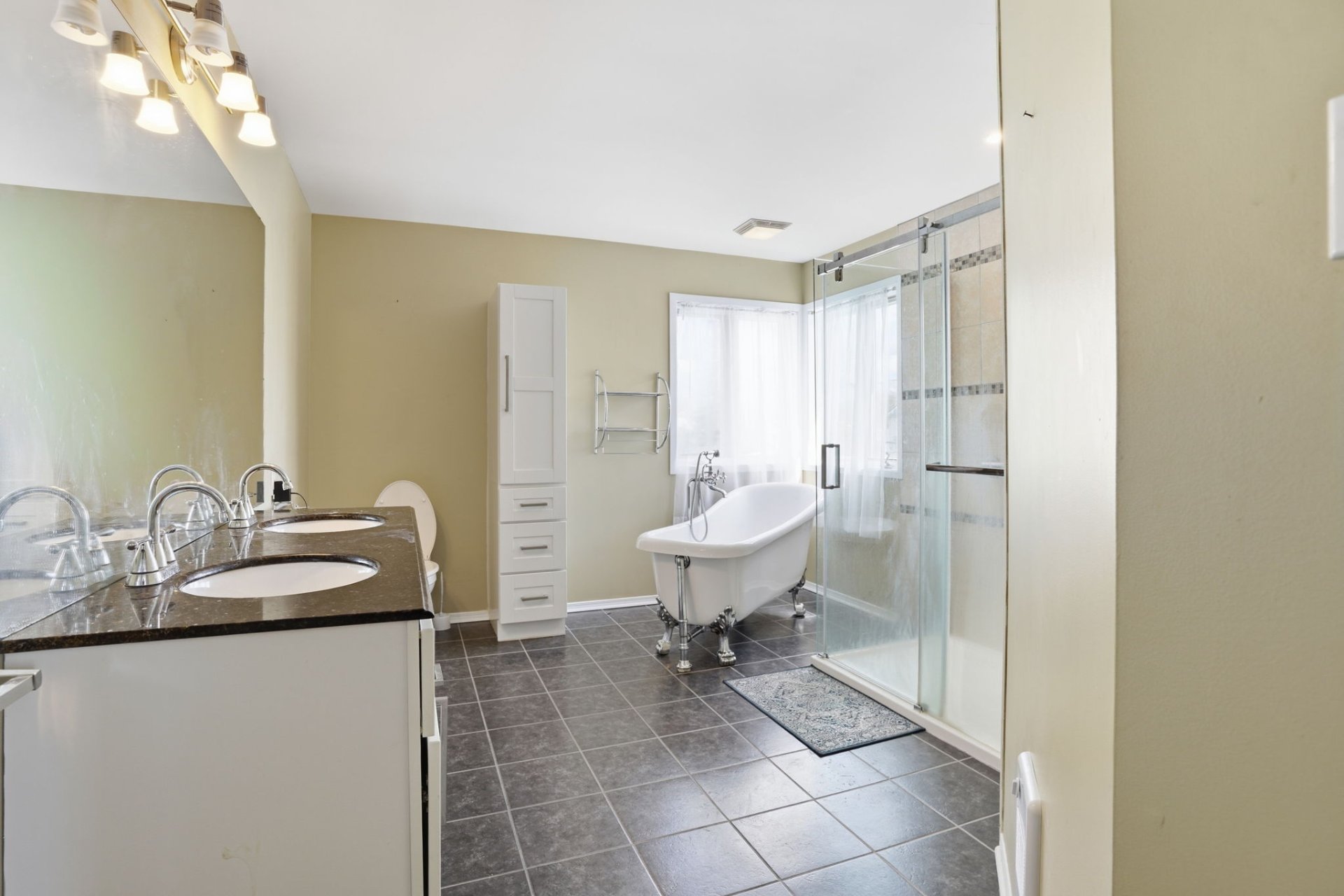 Ensuite bathroom