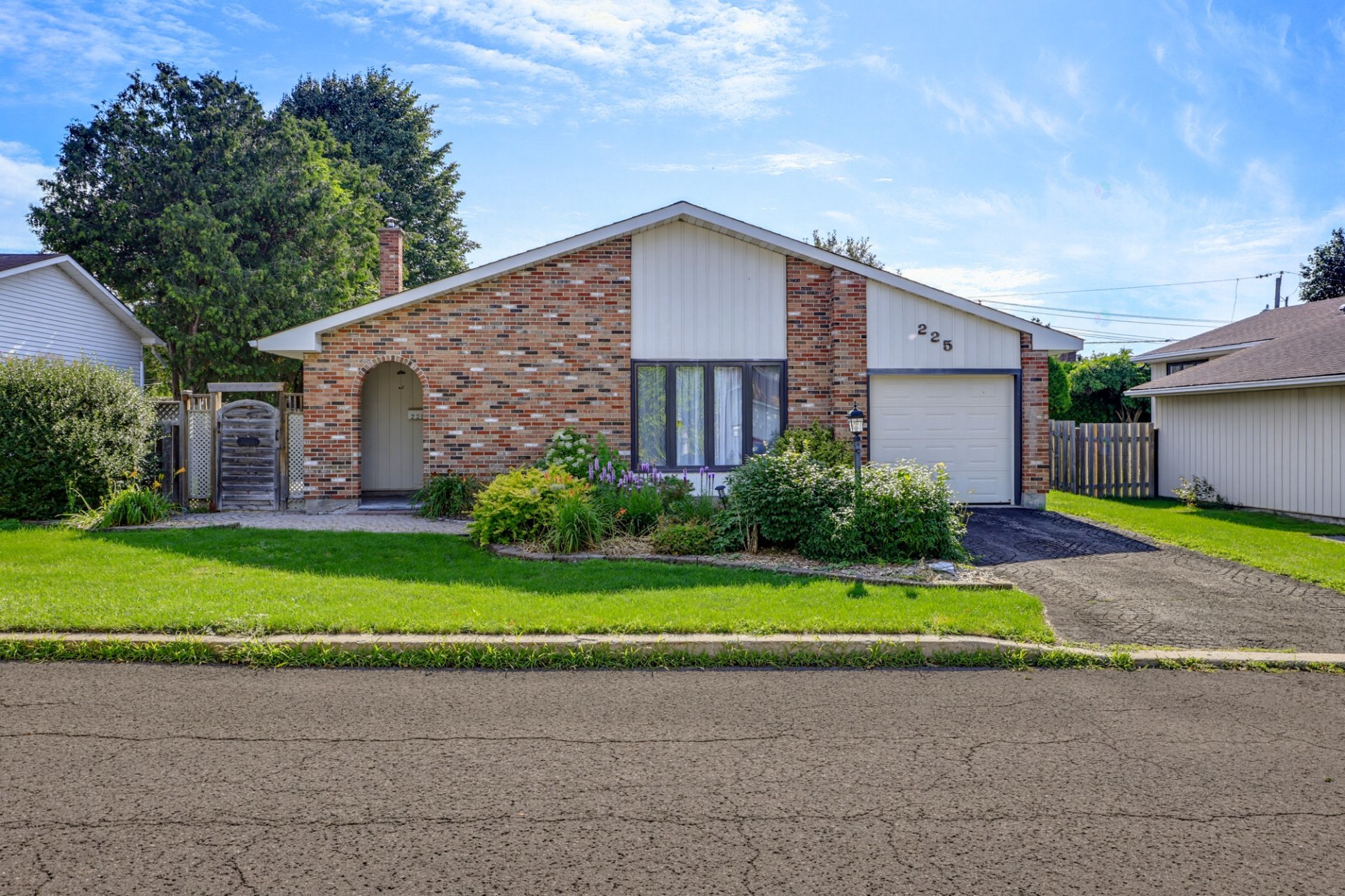 225 Av. du Grand-Calumet