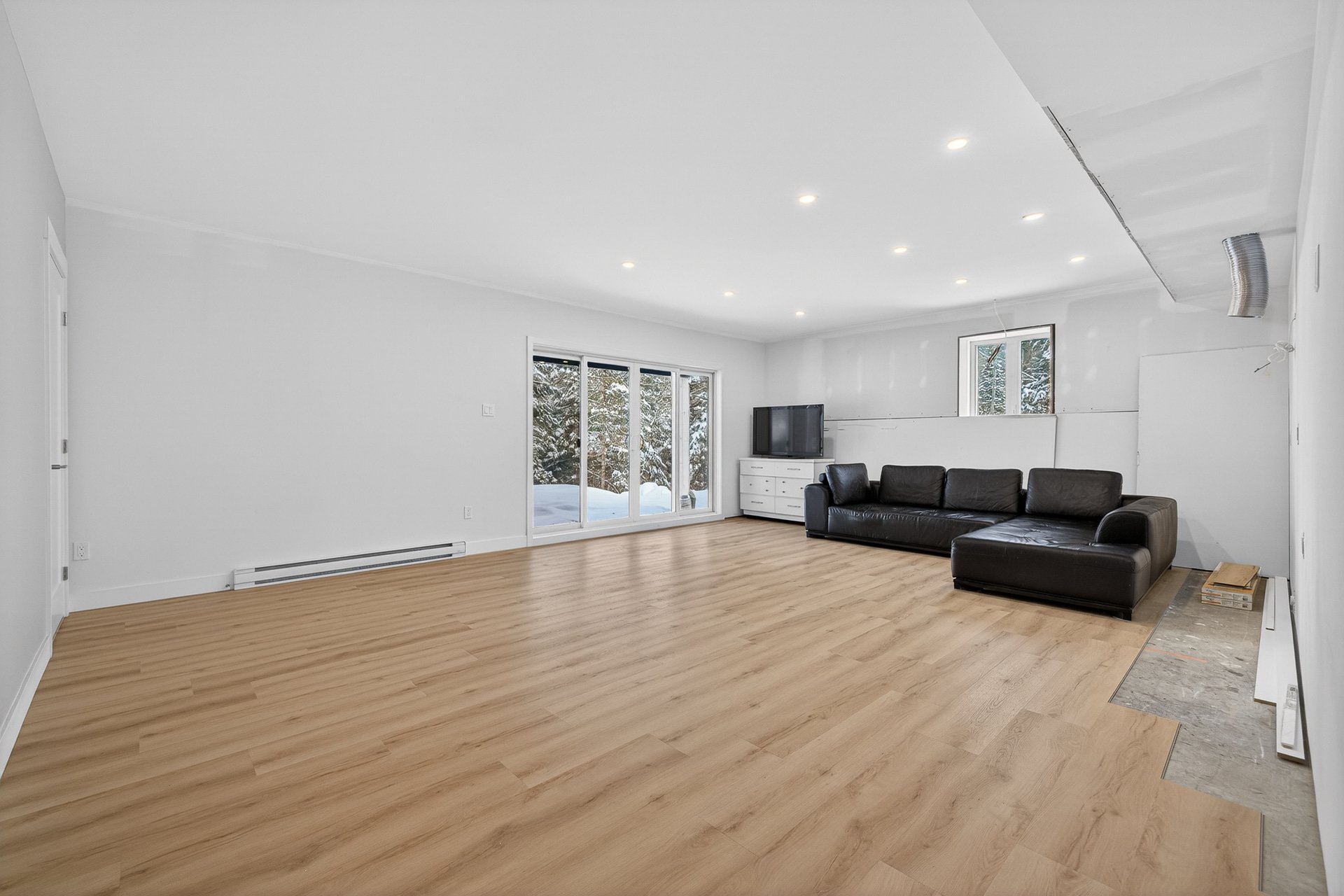 Family room - Authentic images of the property as is.