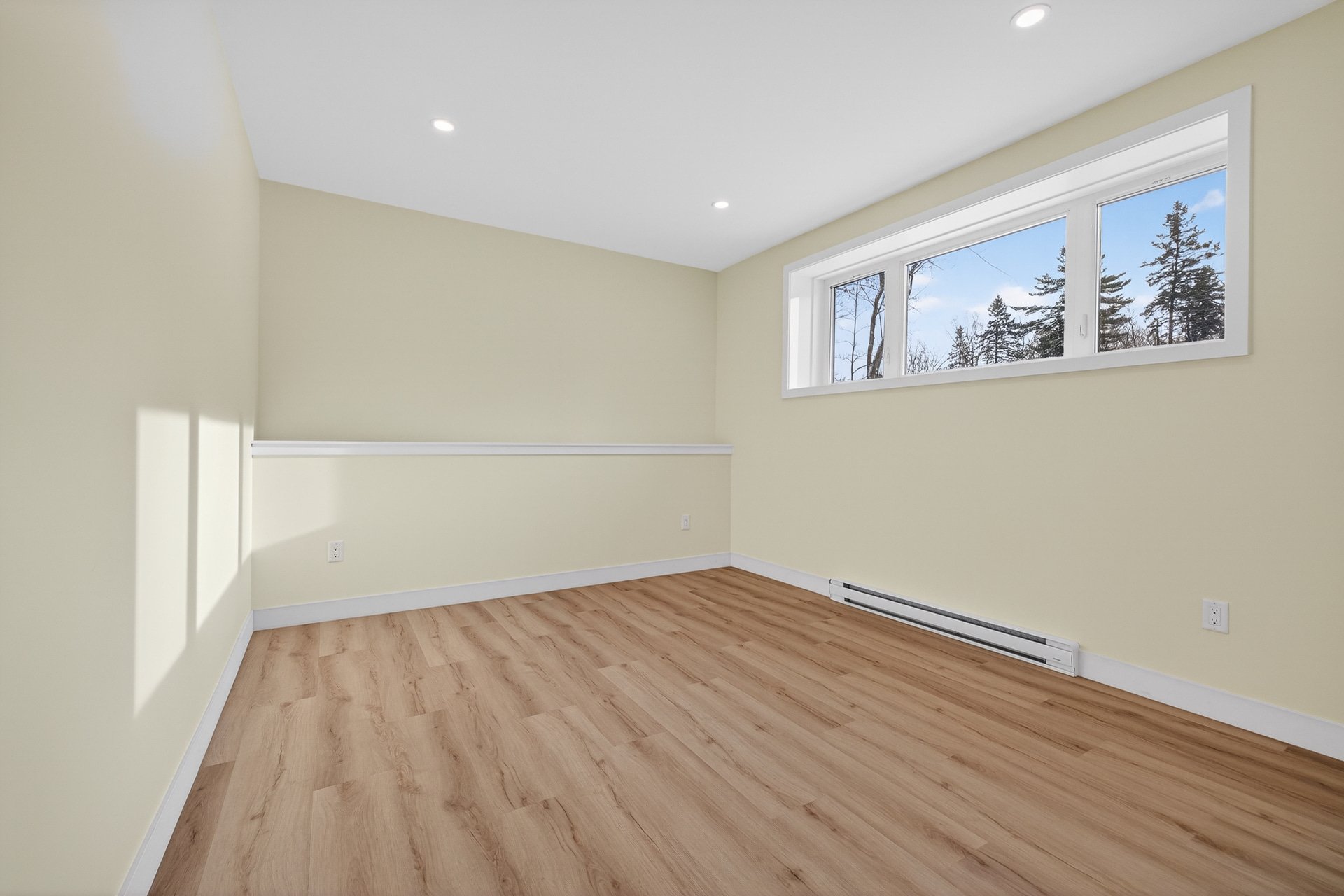 Office - Authentic images of the property as is.