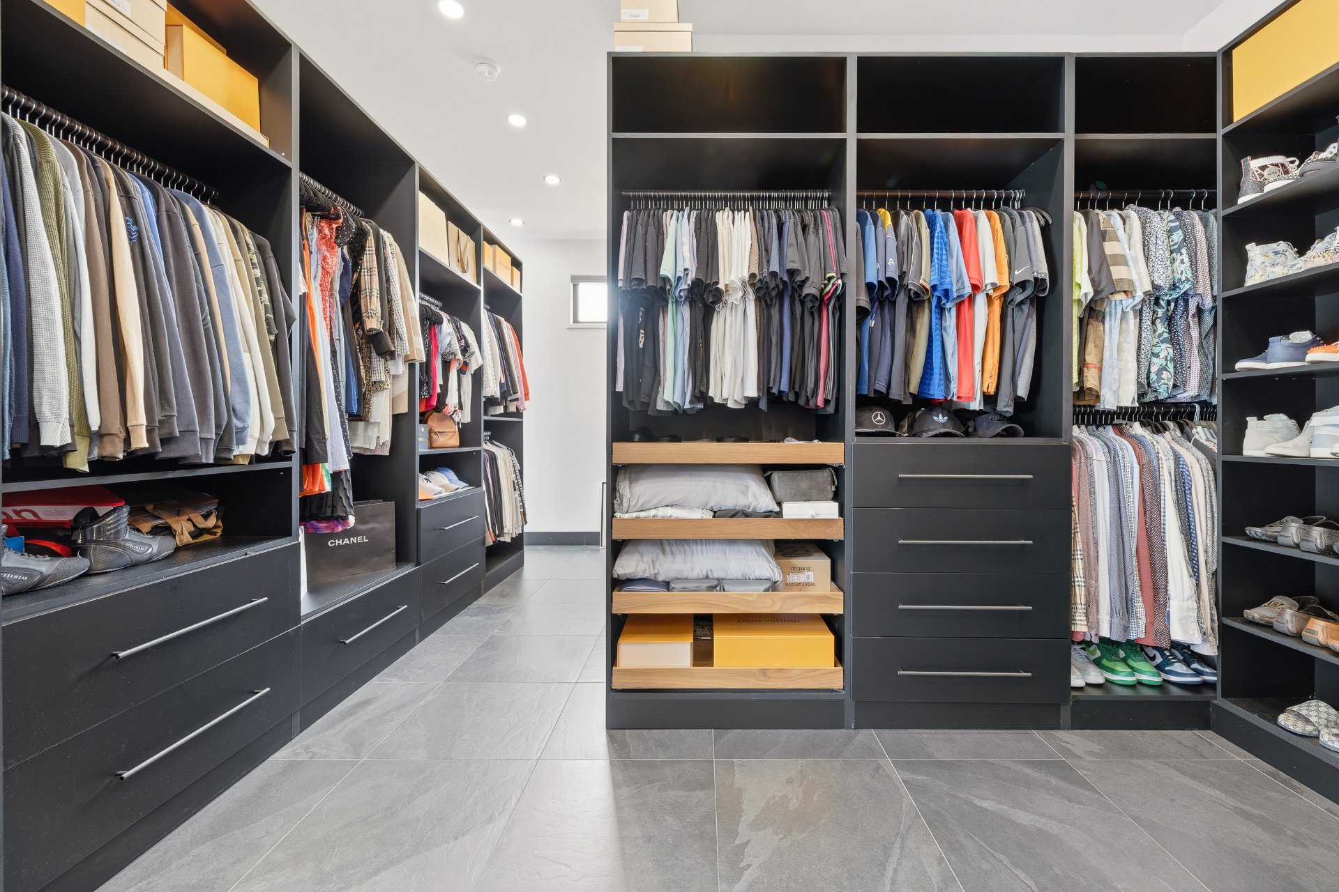 Walk-in closet