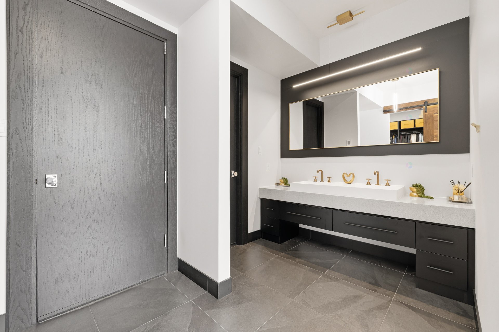 Ensuite bathroom