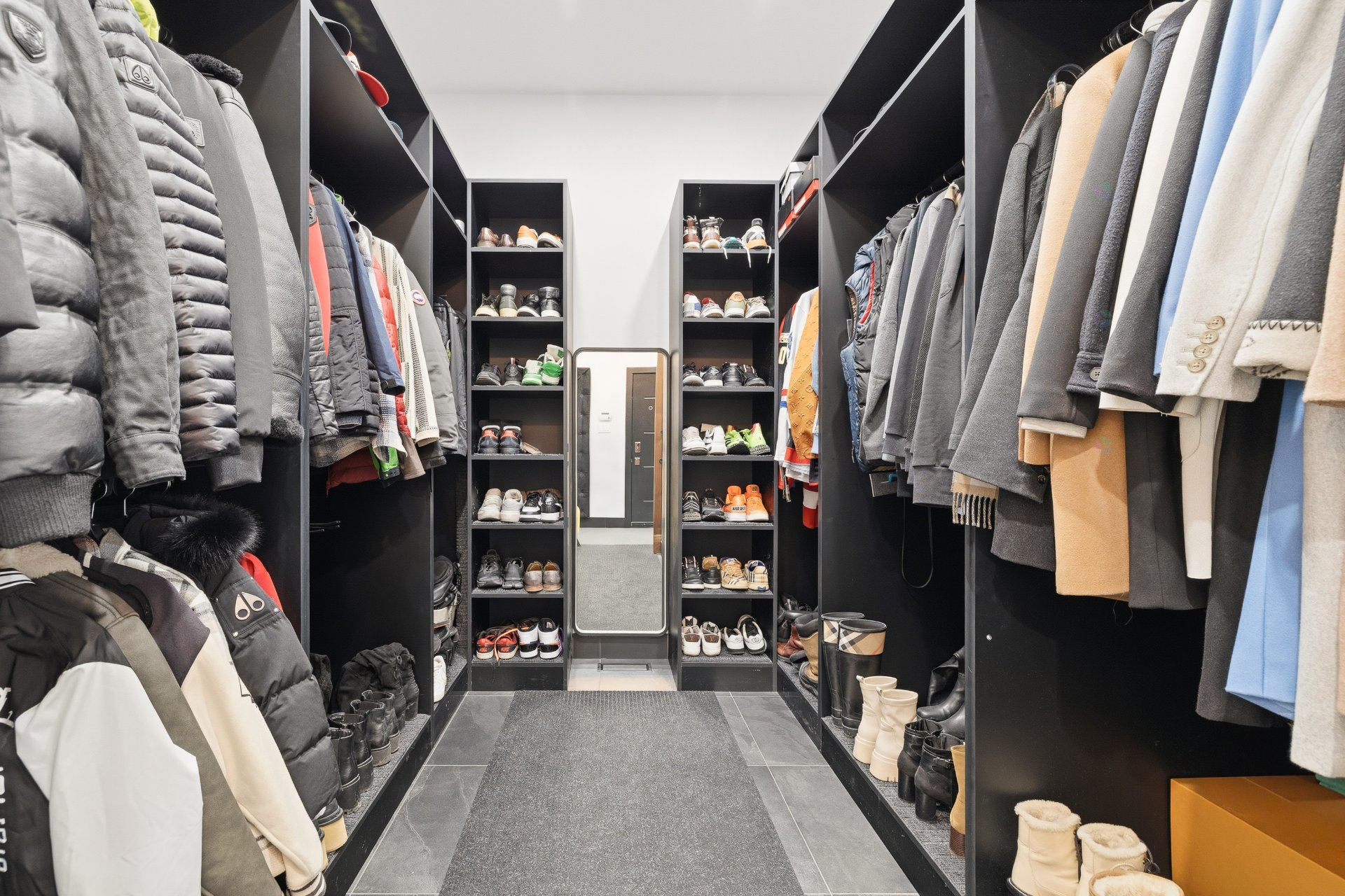 Walk-in closet