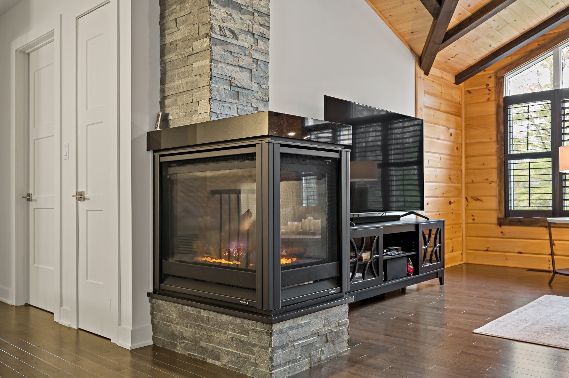Living room - Gas Fireplace