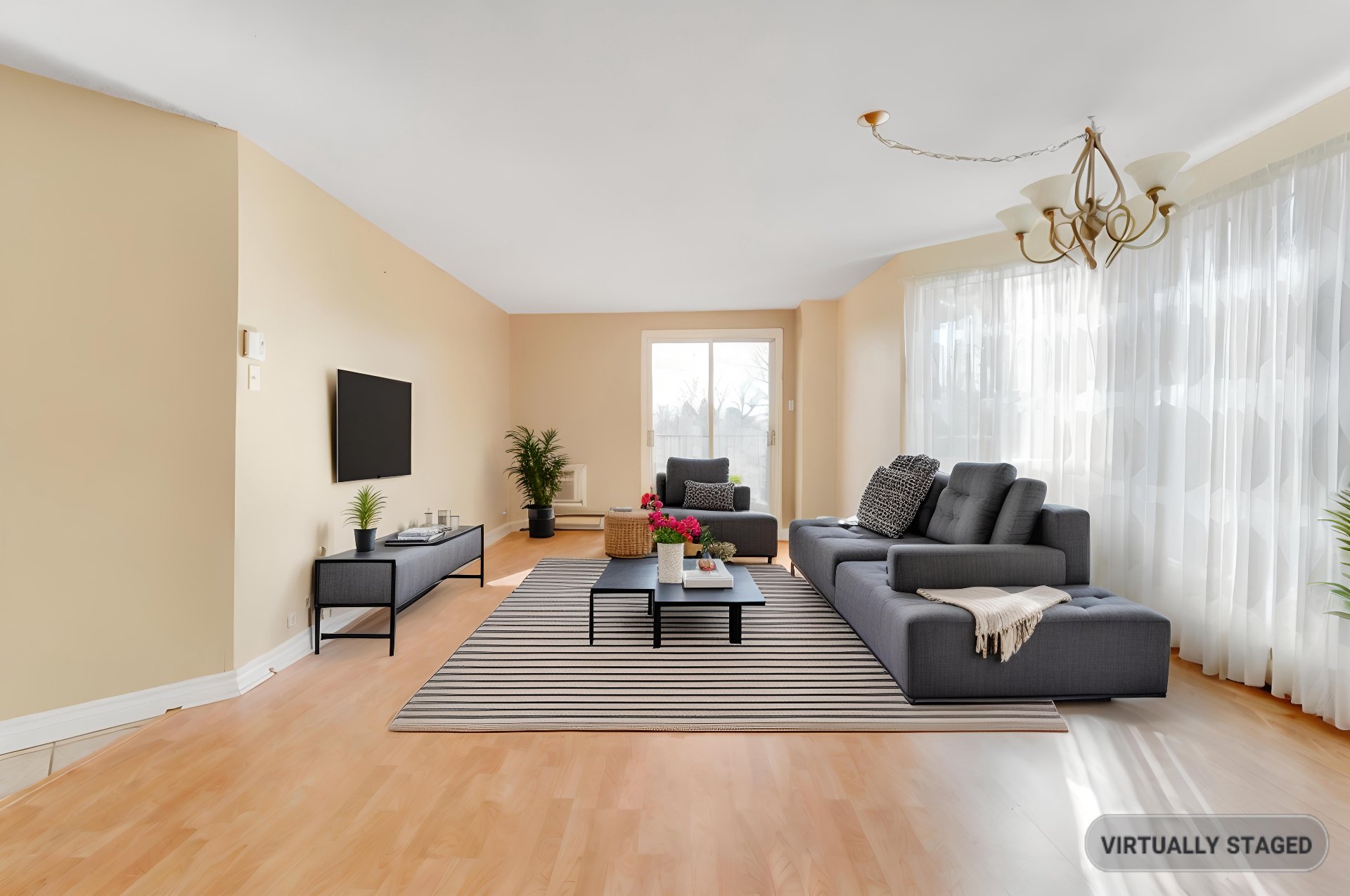 Living room - This photo has been virtually staged.