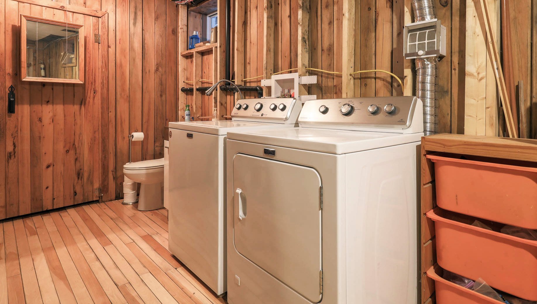 Salle de lavage - avec salle d'eau, sous-sol