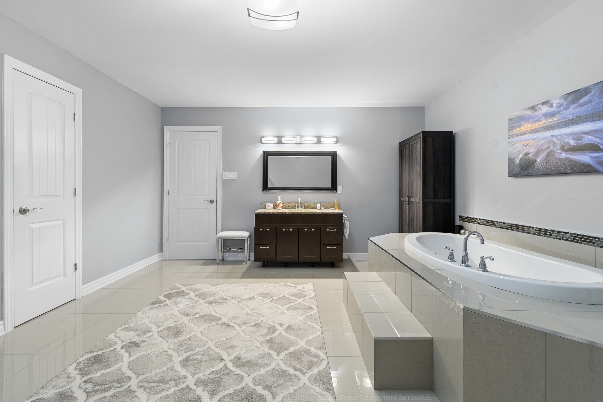 Middle living space