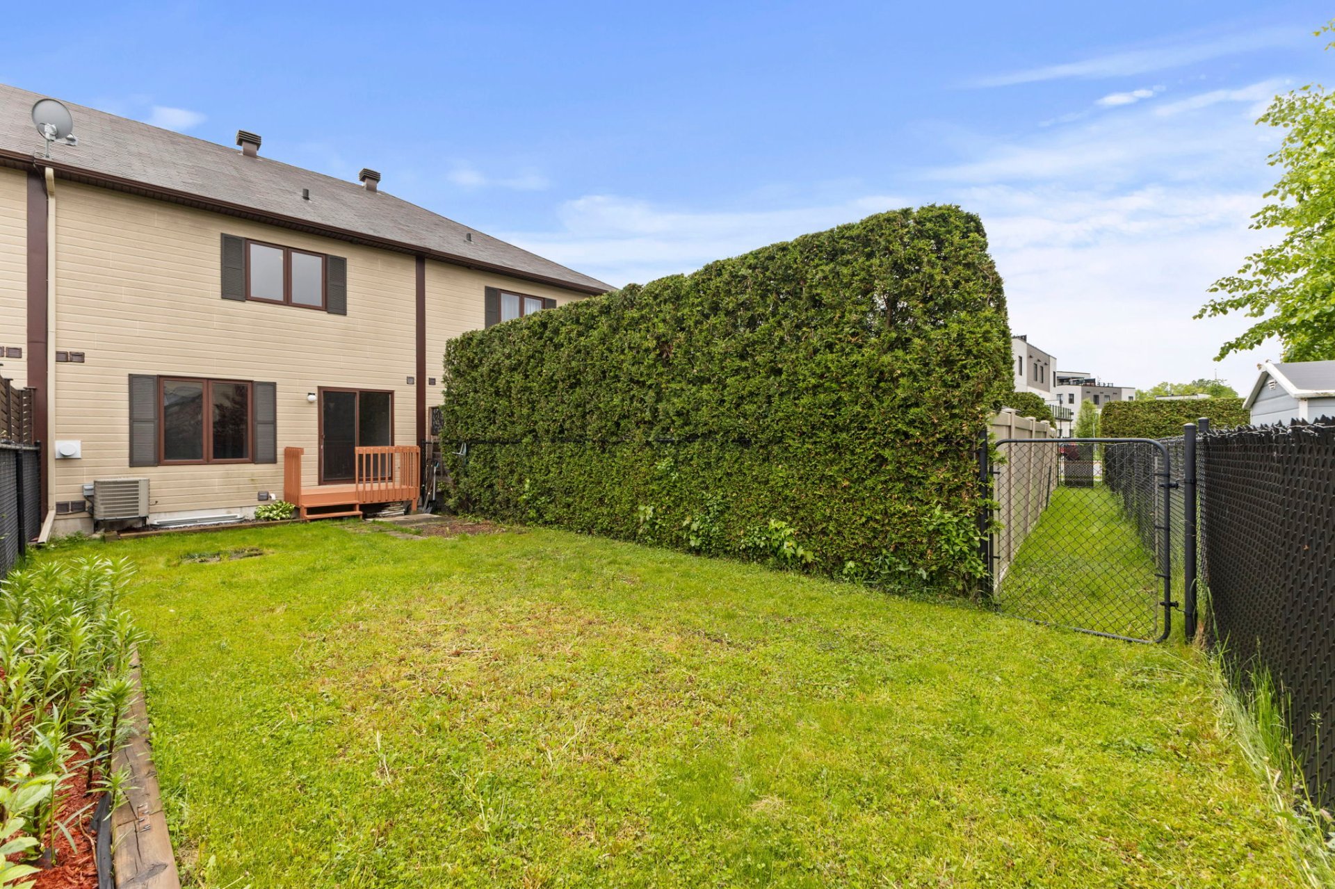 Back facade - Backyard