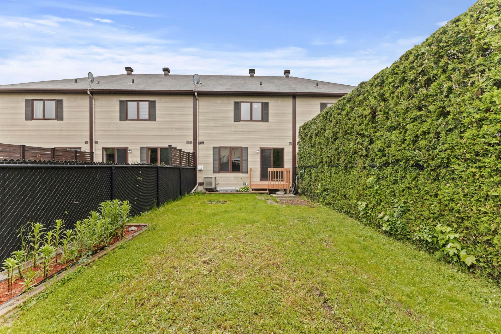 Back facade - Backyard