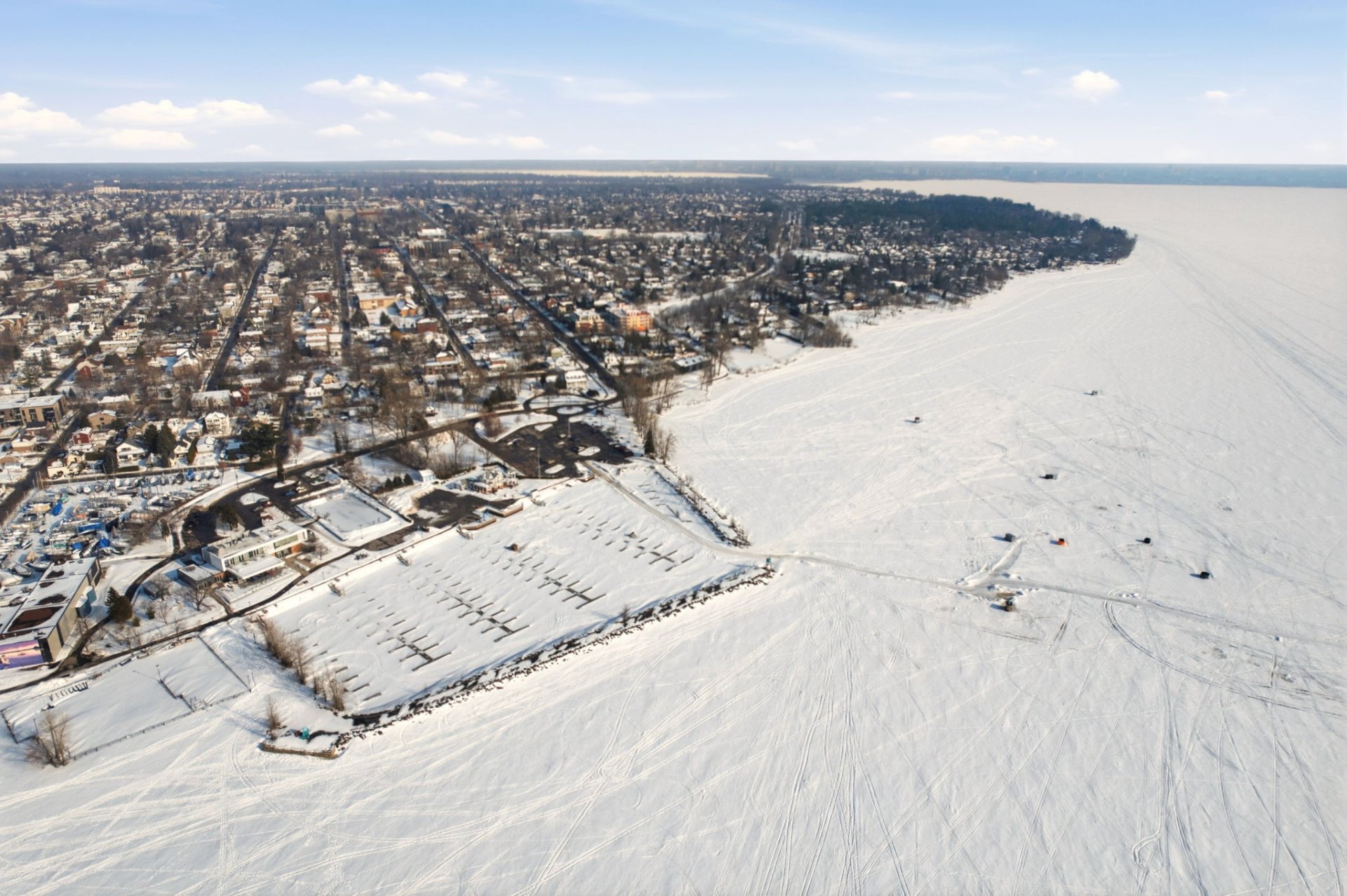Vue sur l'eau - Marina D'Aylmer
