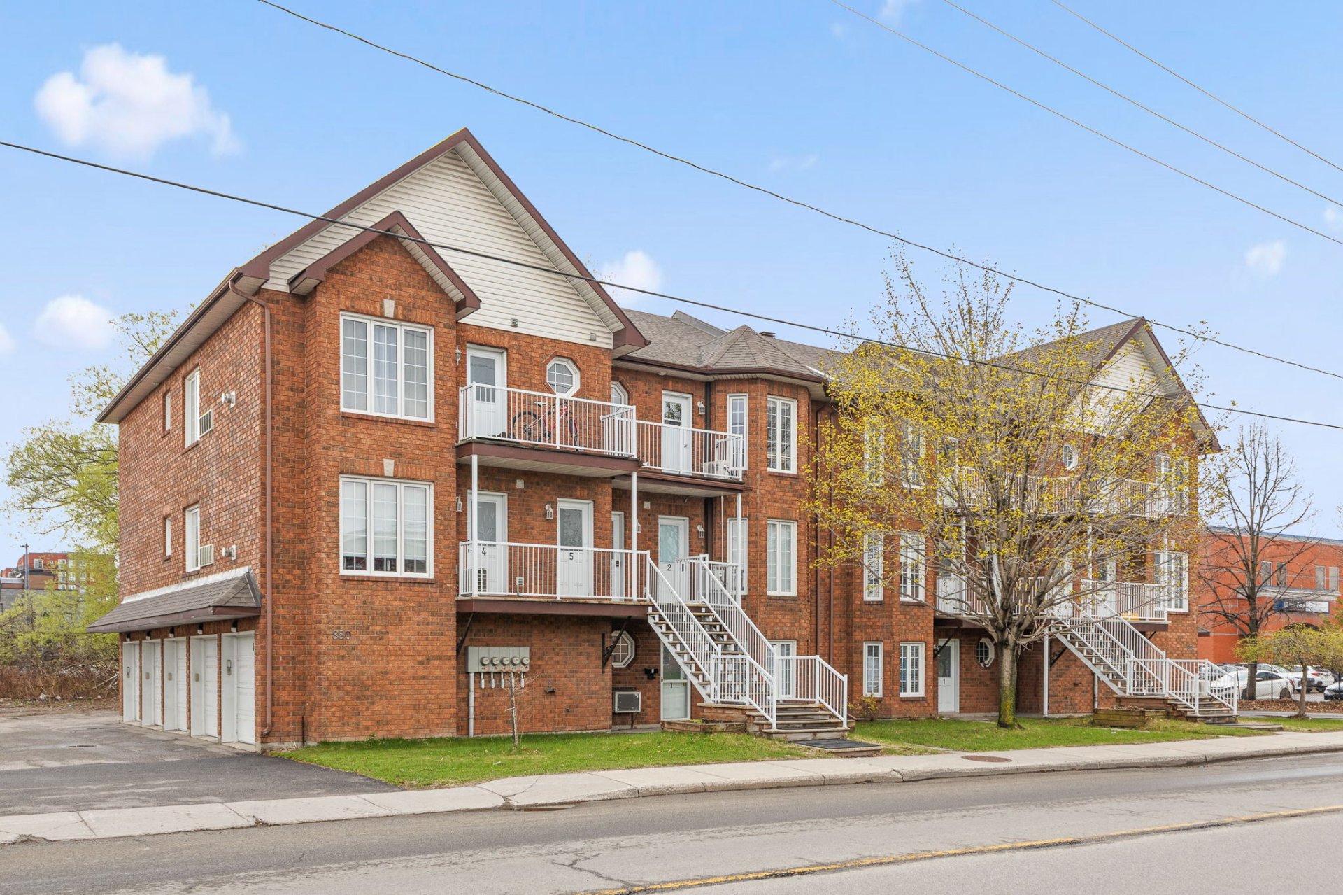 850 Boul. St-René O. 3