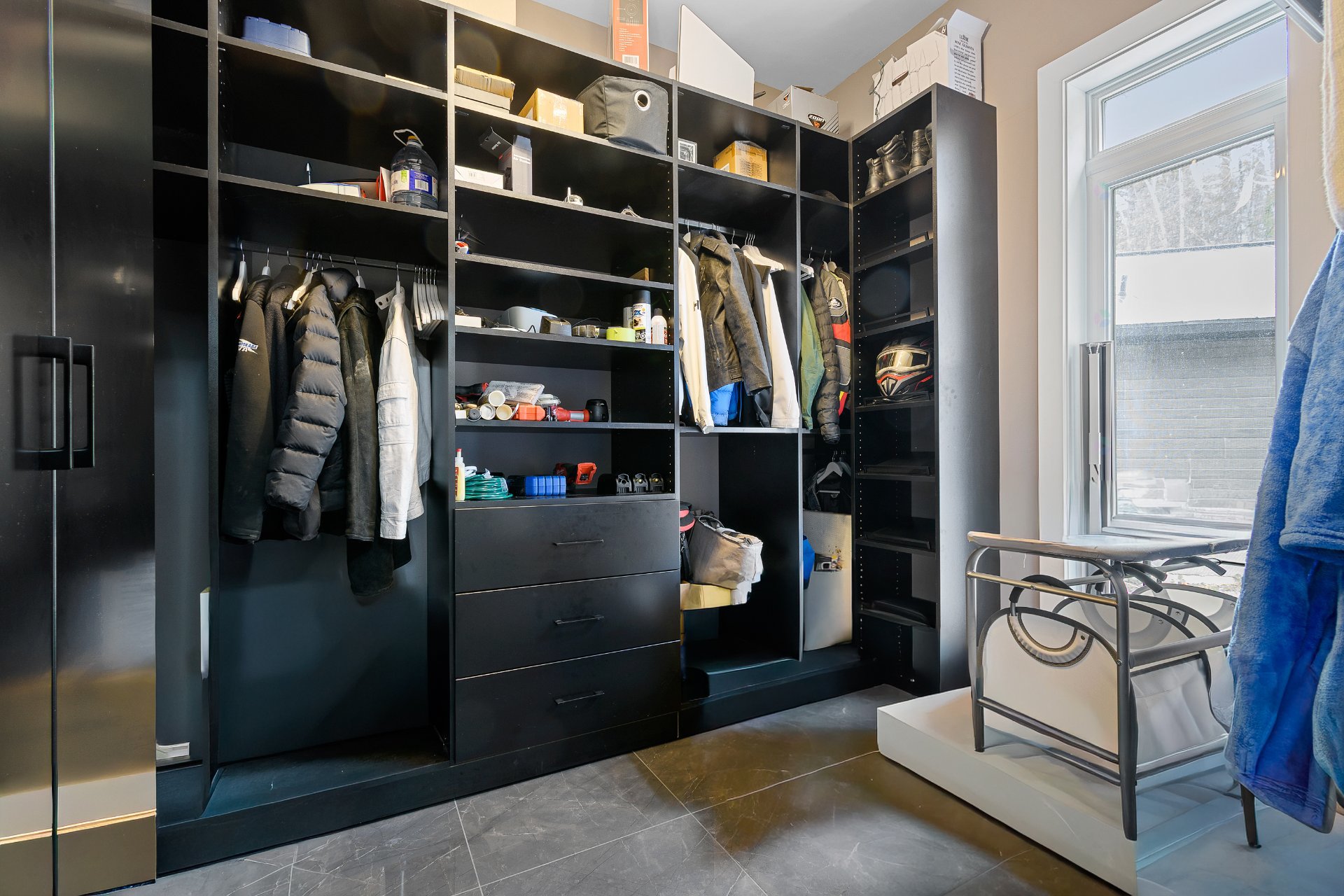 Walk-in closet