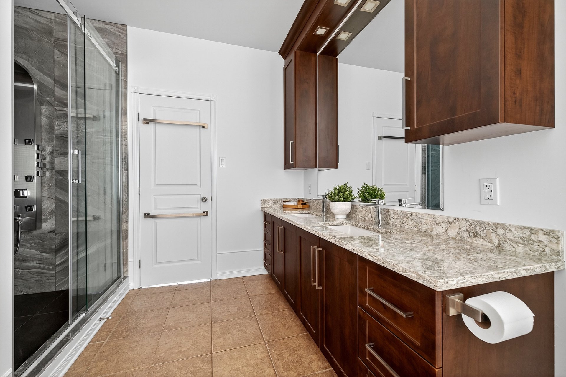 Salle de bains attenante à la CCP