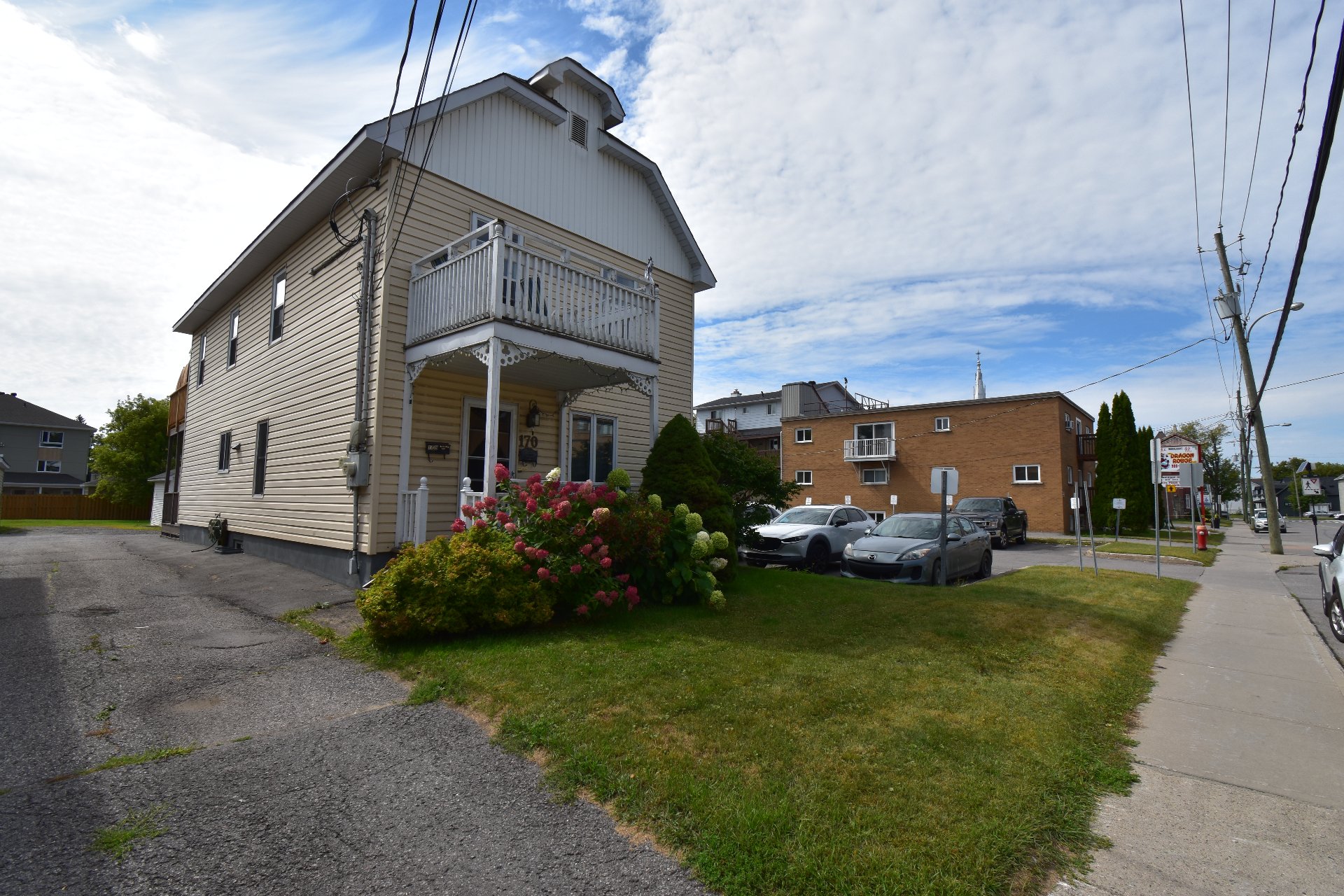170 Rue Maclaren E. 