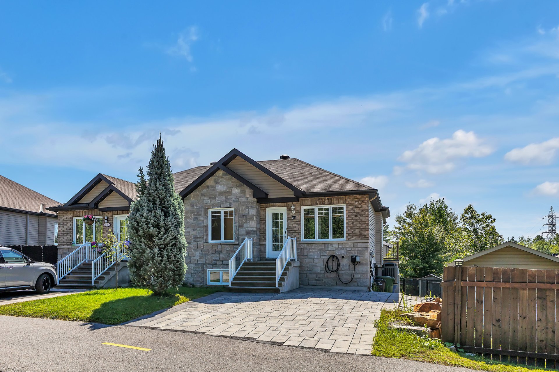 244 Rue Jean-Baptiste-Routhier
