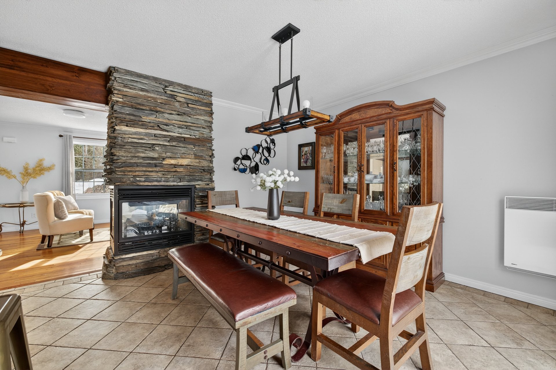 Salle à manger - Céramique, foyer 3 côtés