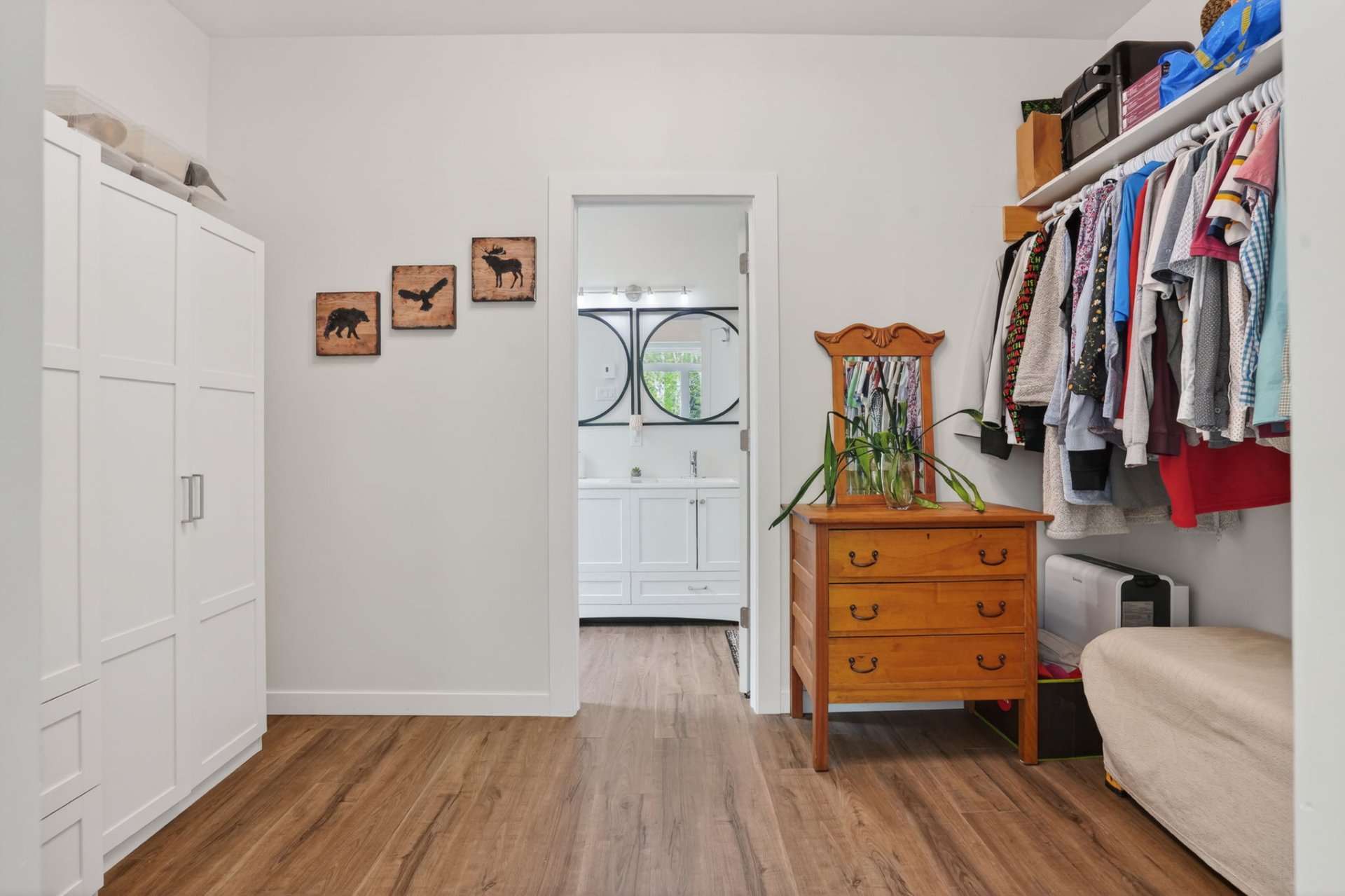 - To Primary Bedroom
