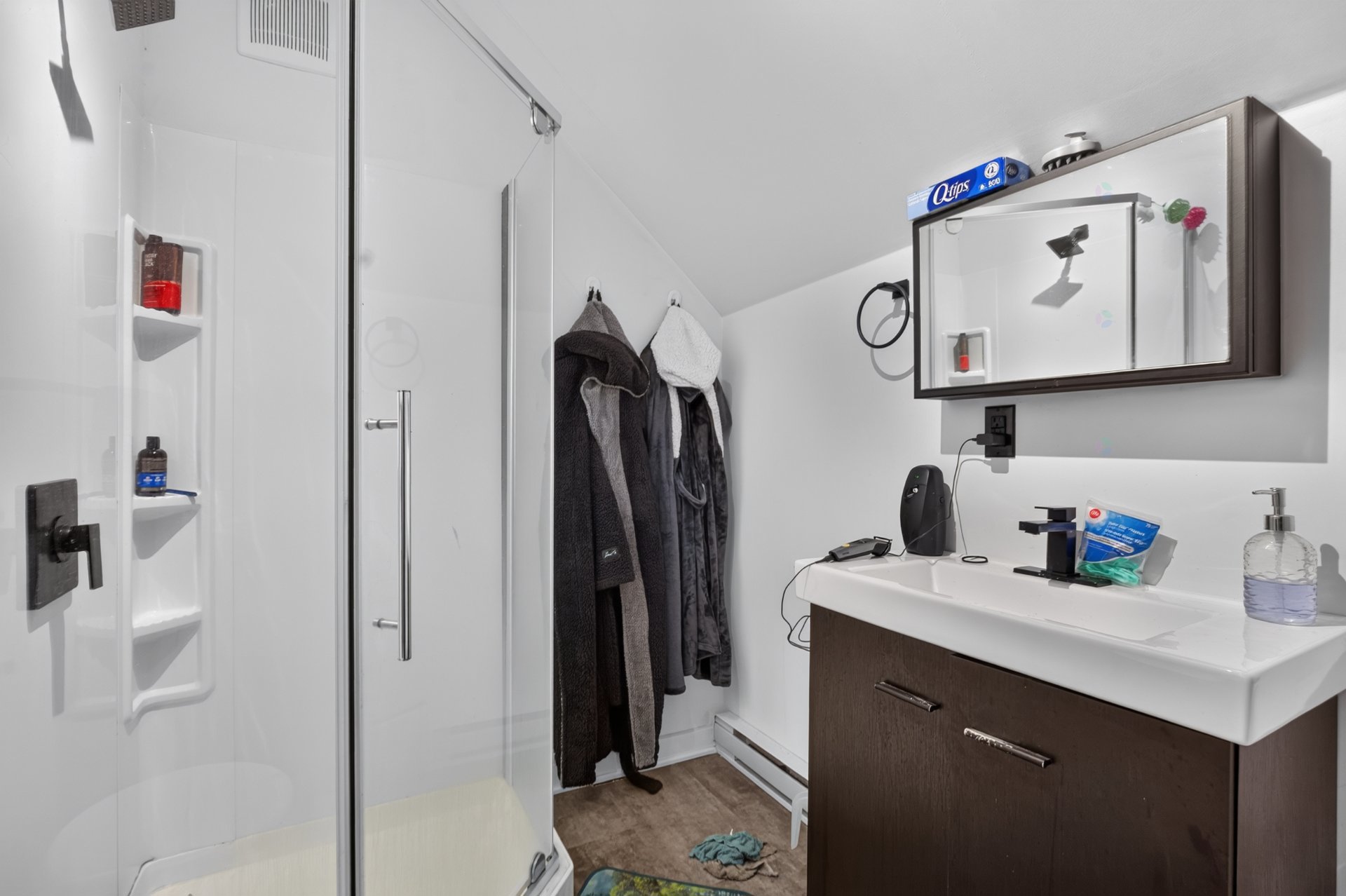 Apt 2