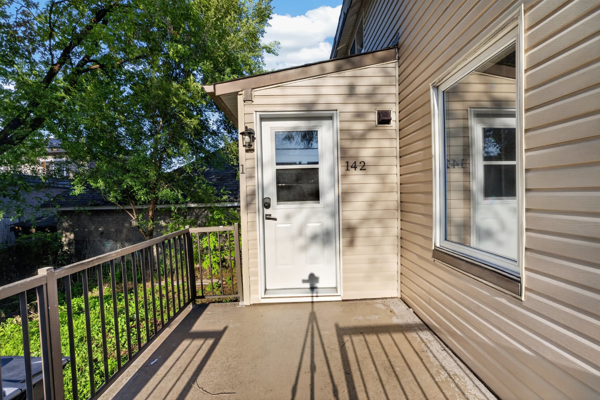 Entrance Apt 1