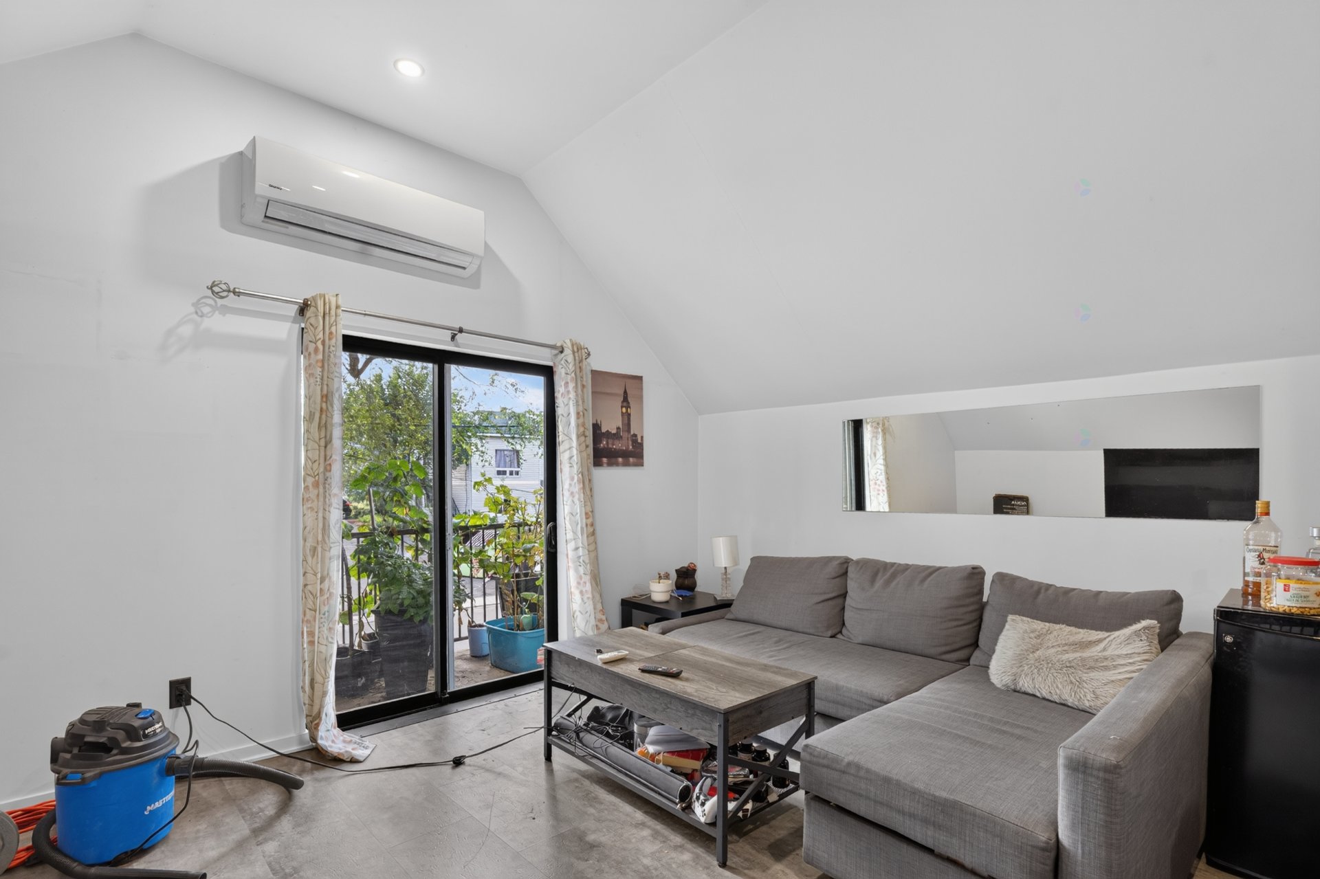 Apt 2