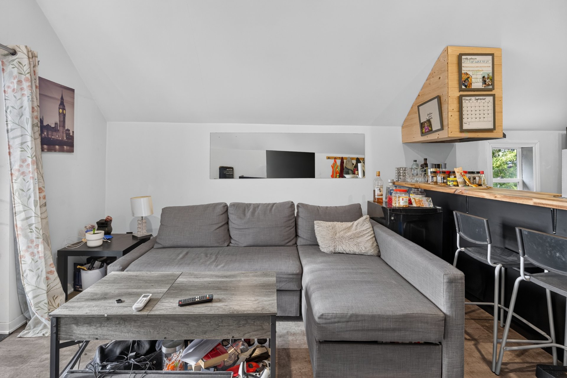 Apt 2