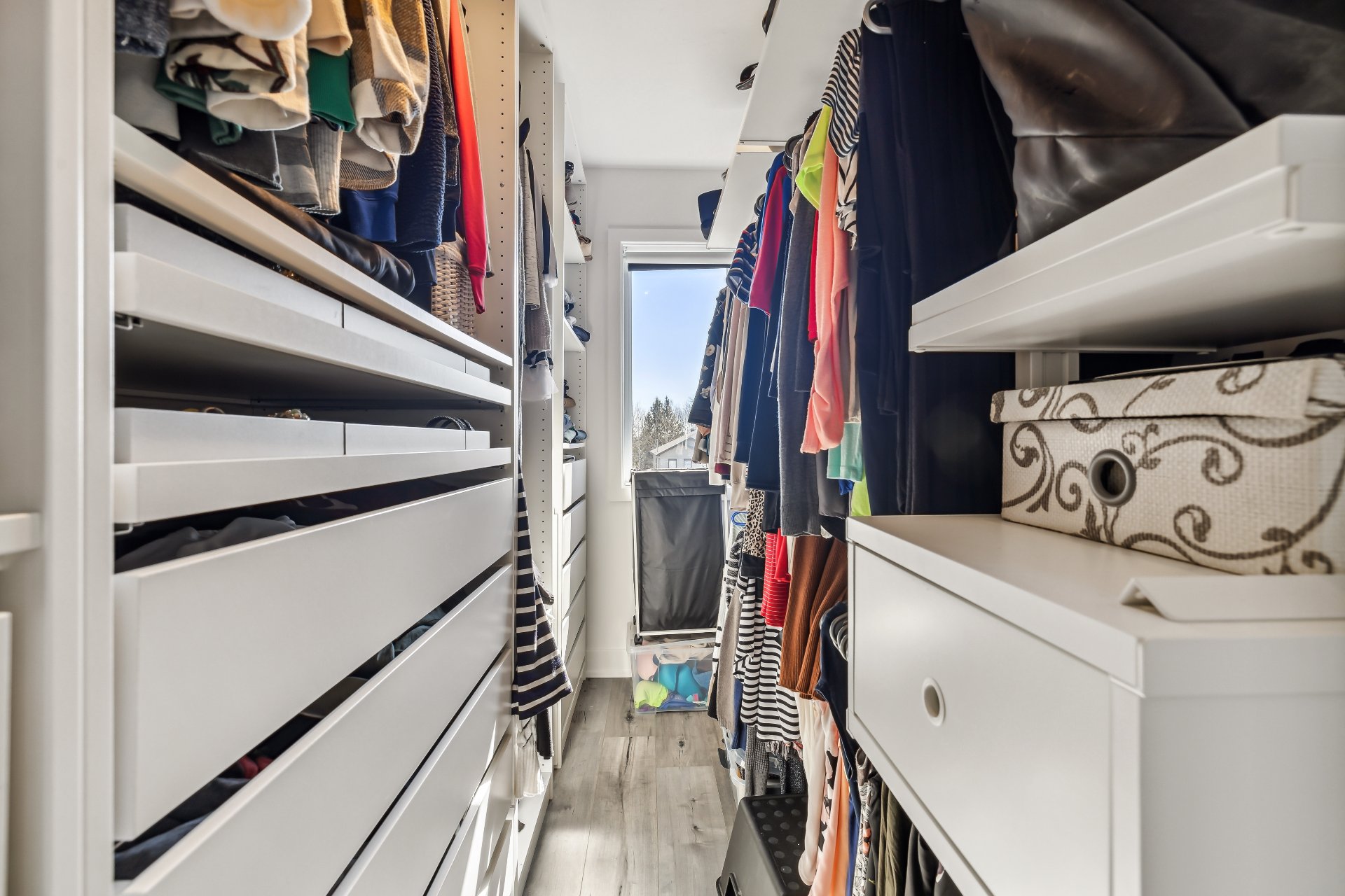 Walk-in closet