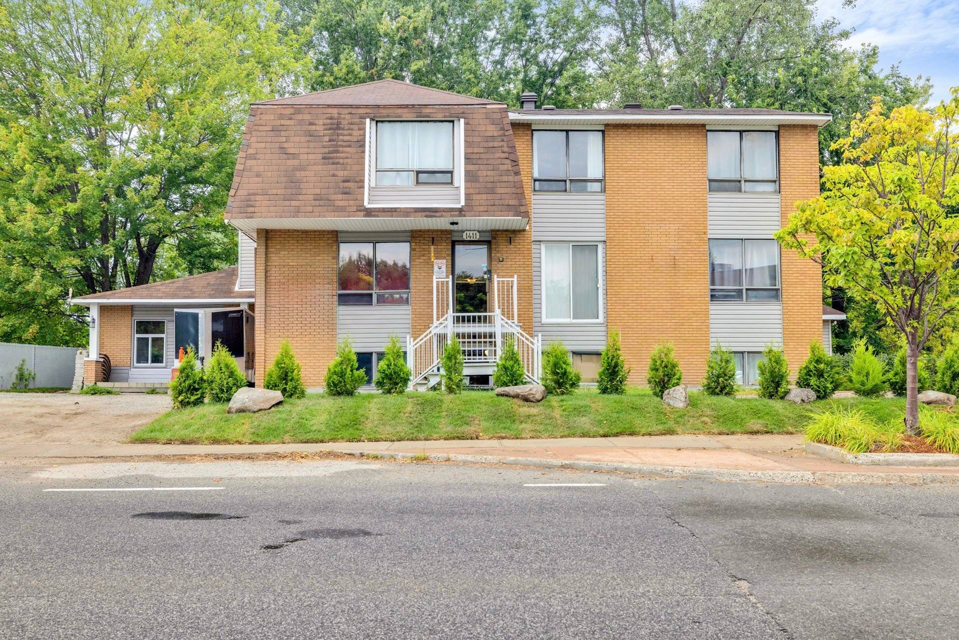 1411 Rue St-Louis 