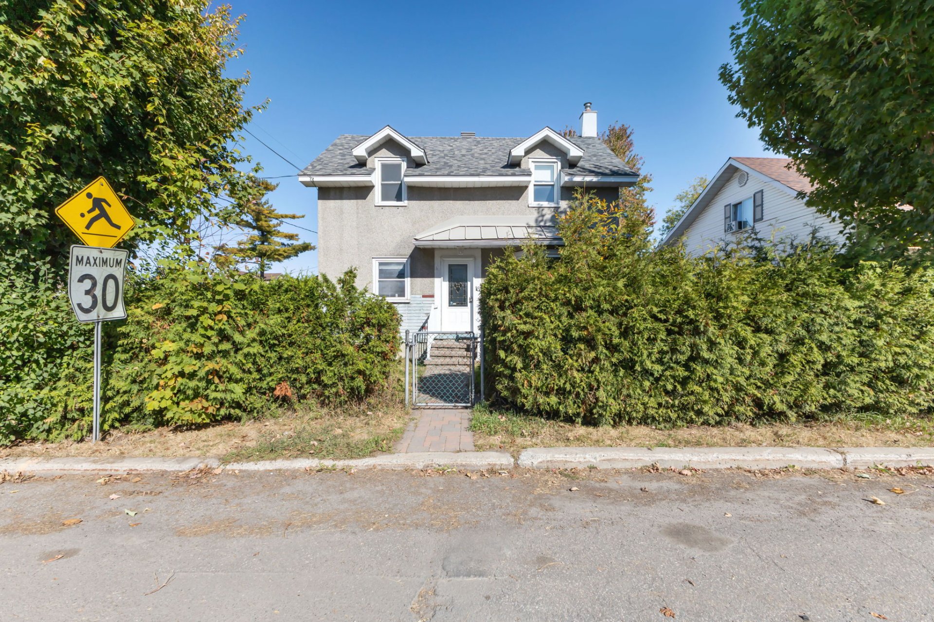 163 Rue de la Reine-Élisabeth O. 