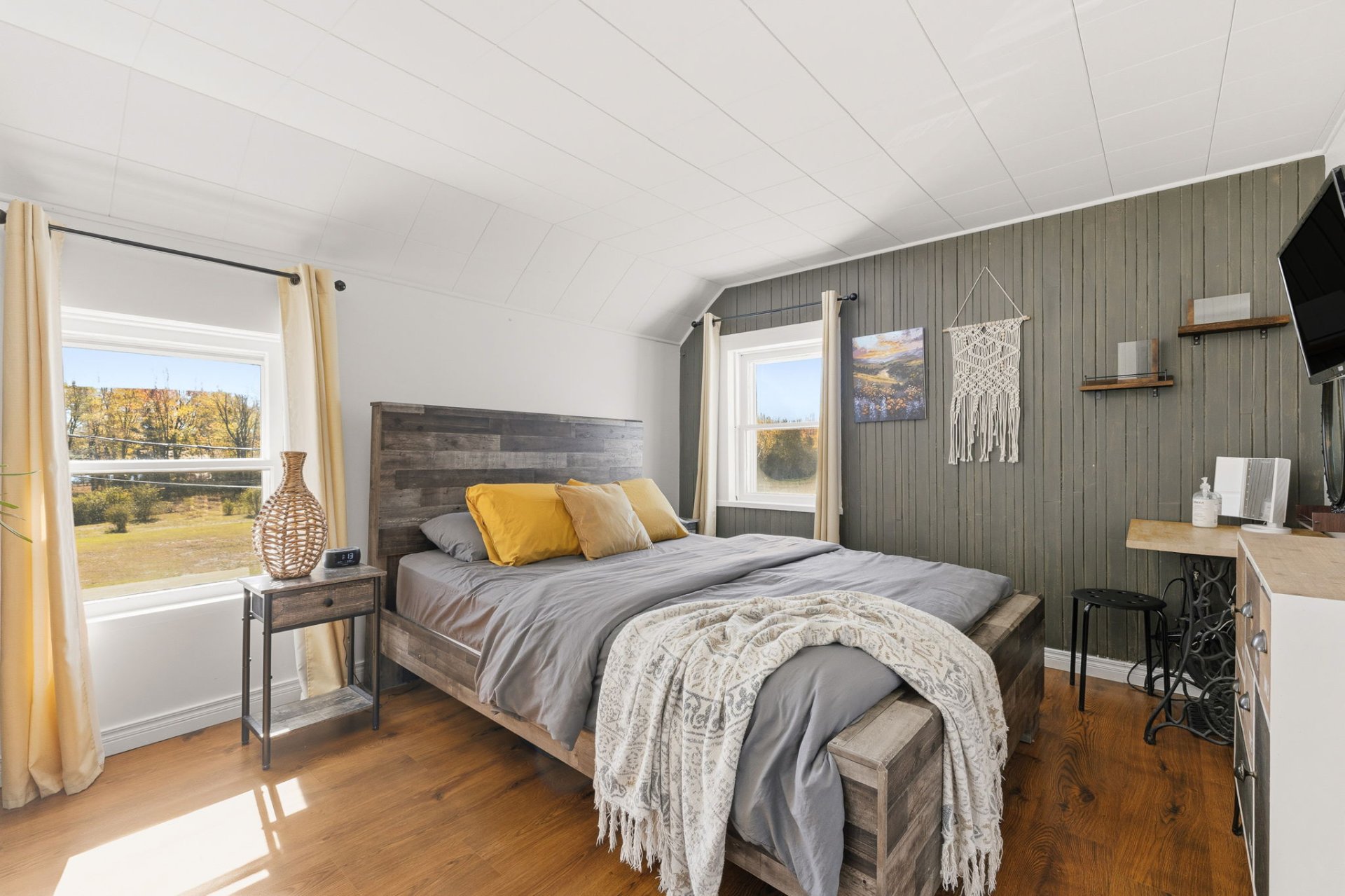 Primary bedroom