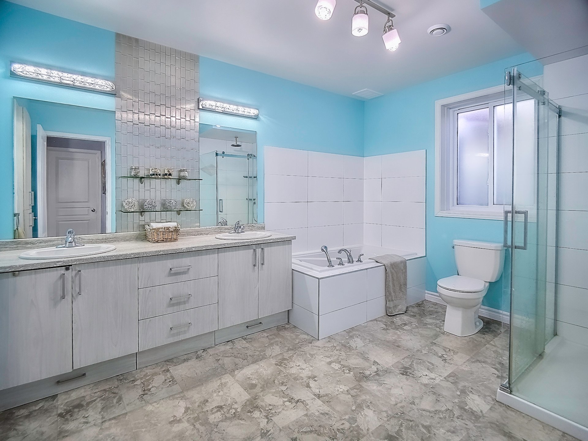 Salle de bains attenante à la CCP