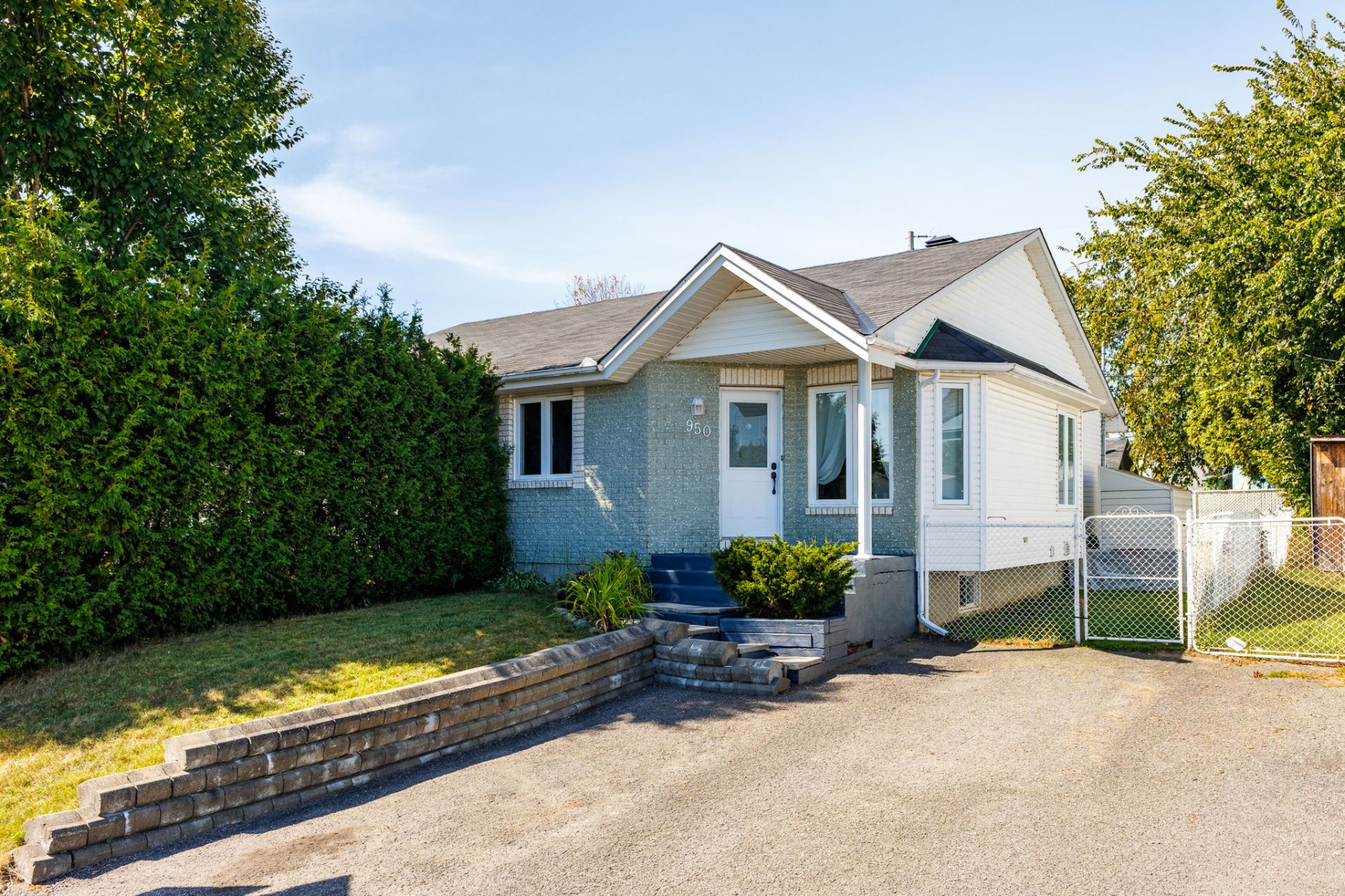 950 Rue Grandmaison 