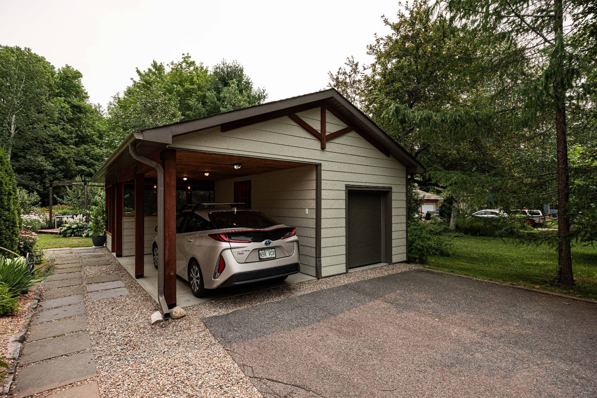 Remise-garage et abri-d'auto