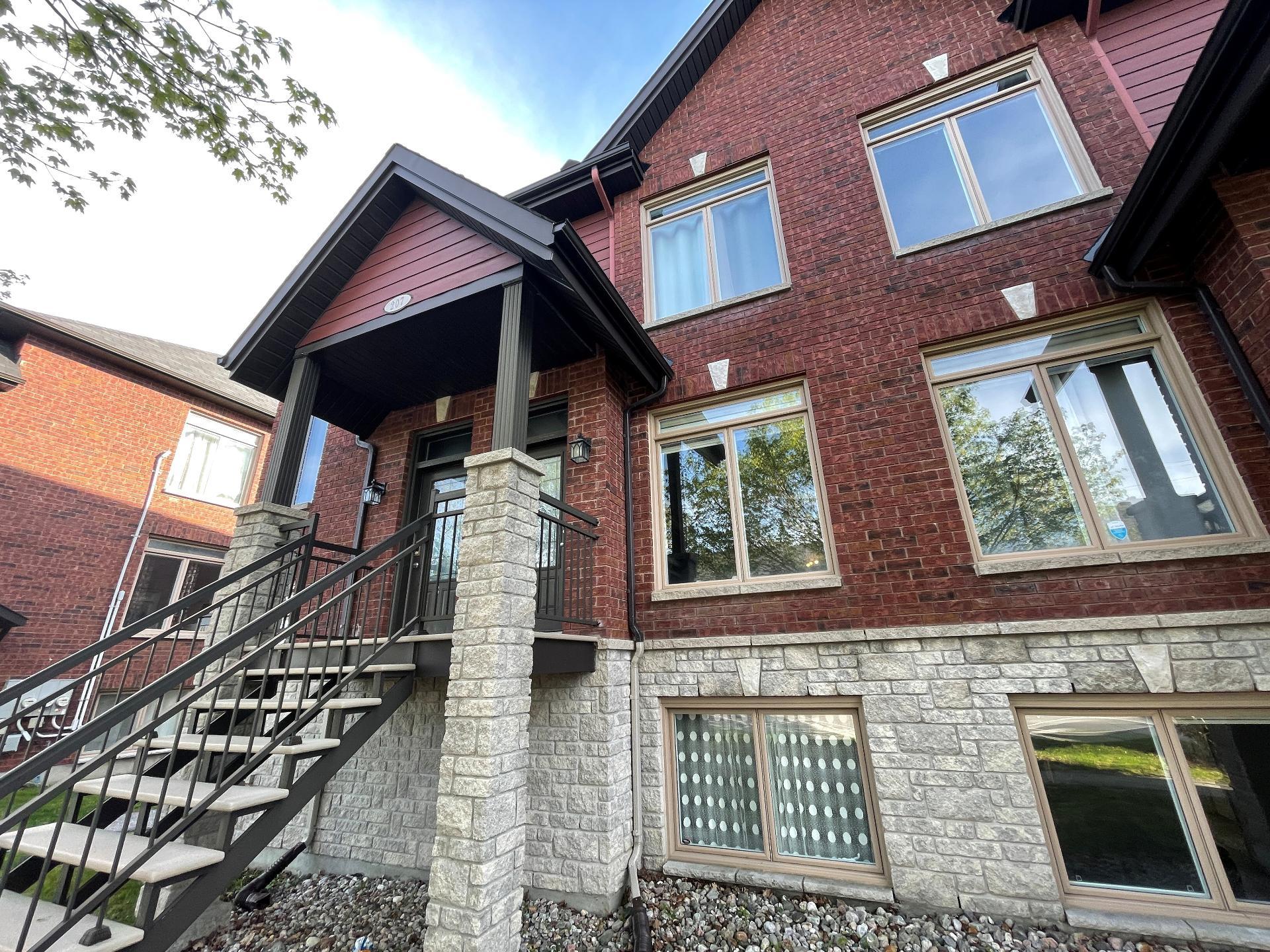 207 Rue Broad 2
