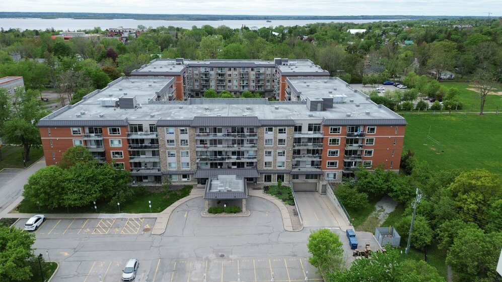 325 Boul. Wilfrid-Lavigne 322