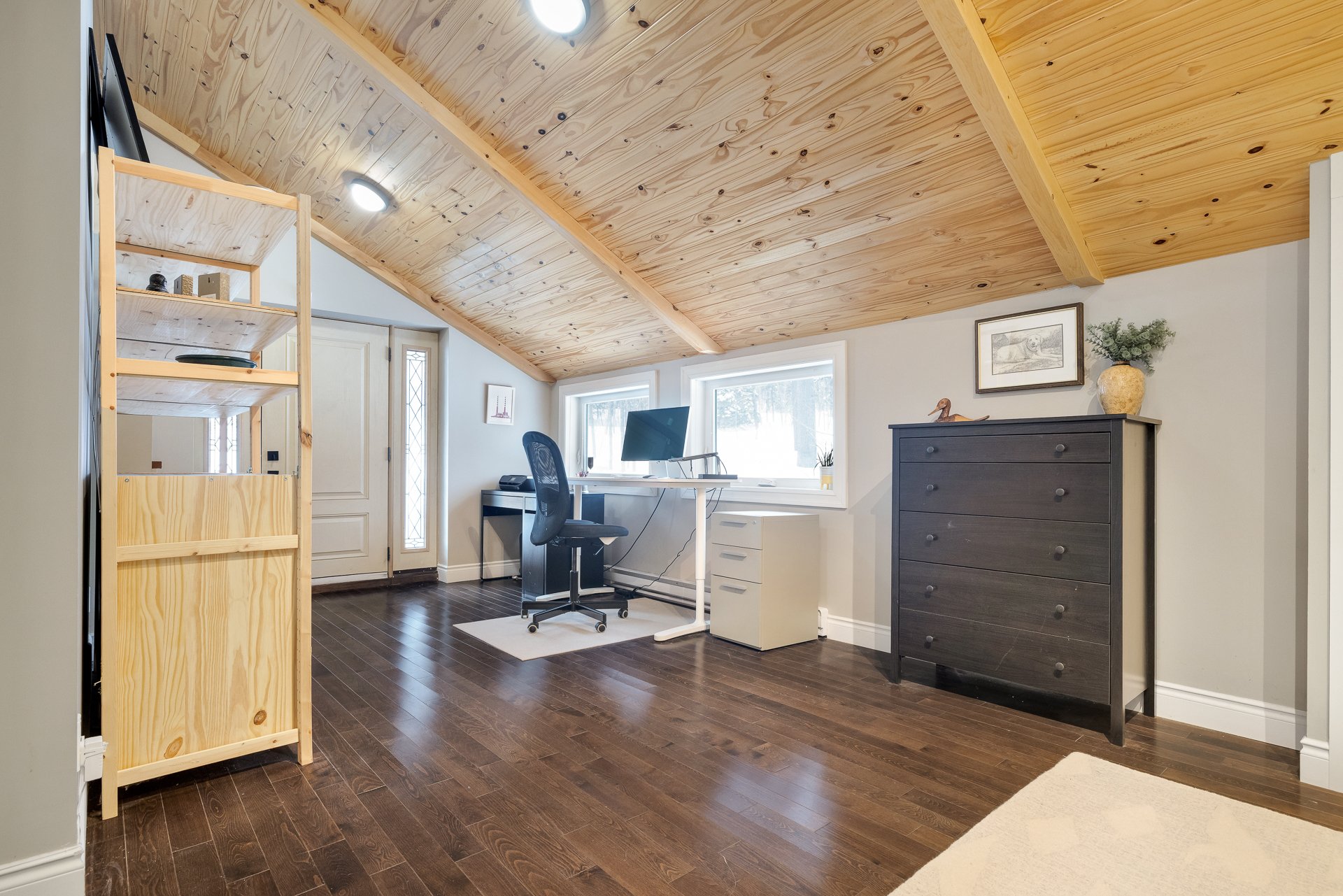 Bureau - Première porte à gauche de l'entrée.