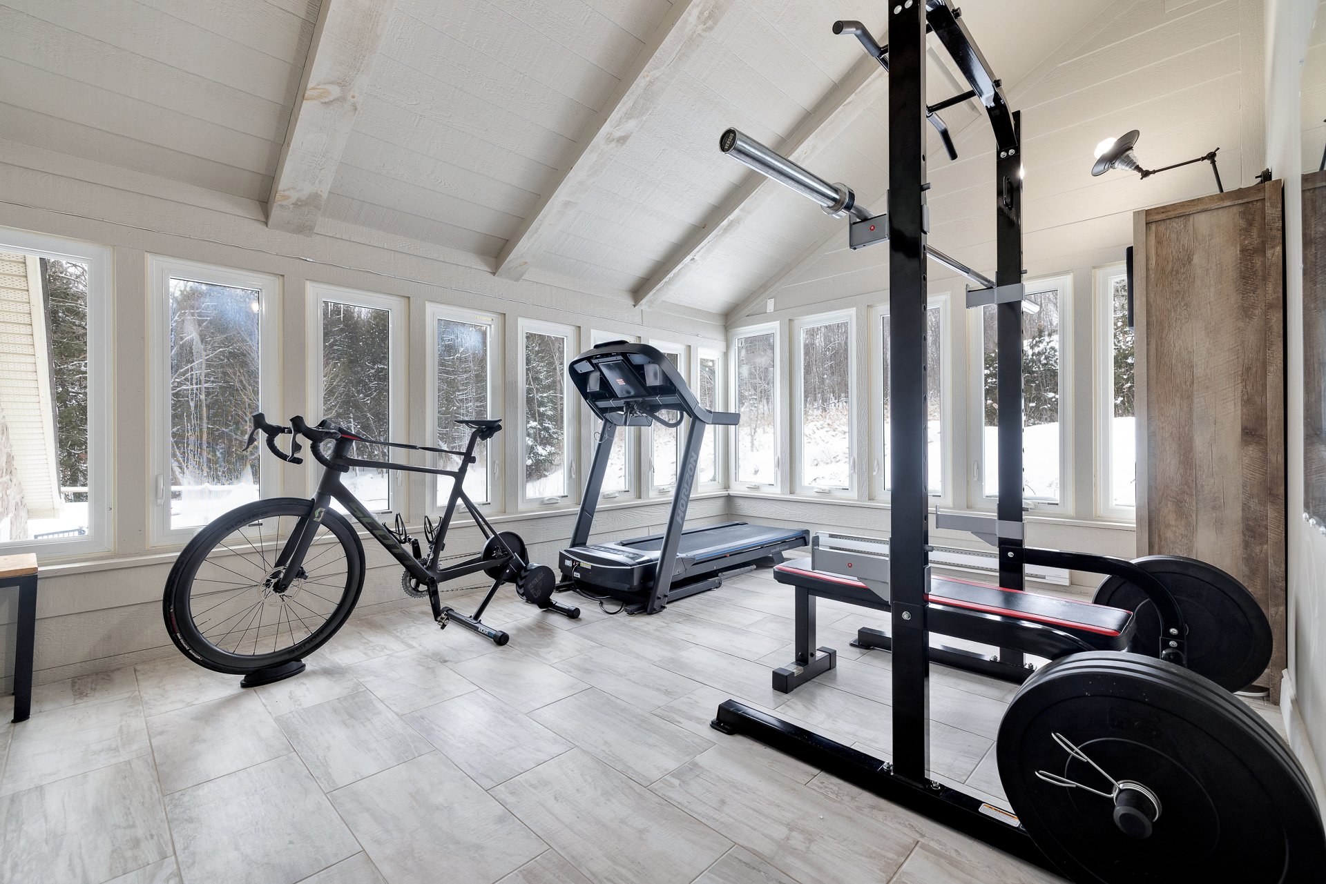 Salle d'exercice - Première porte à droite de l'entrée