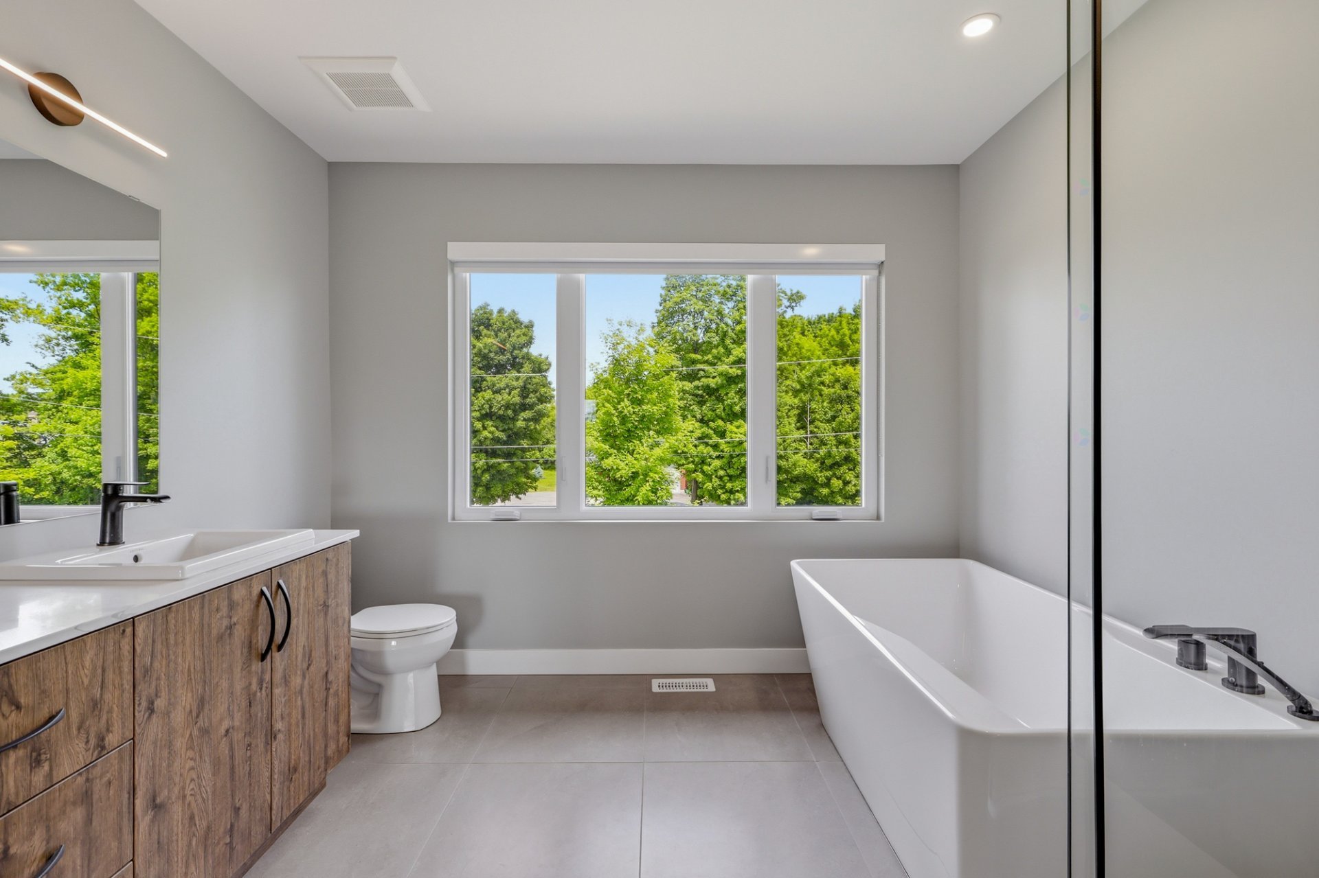 Ensuite bathroom