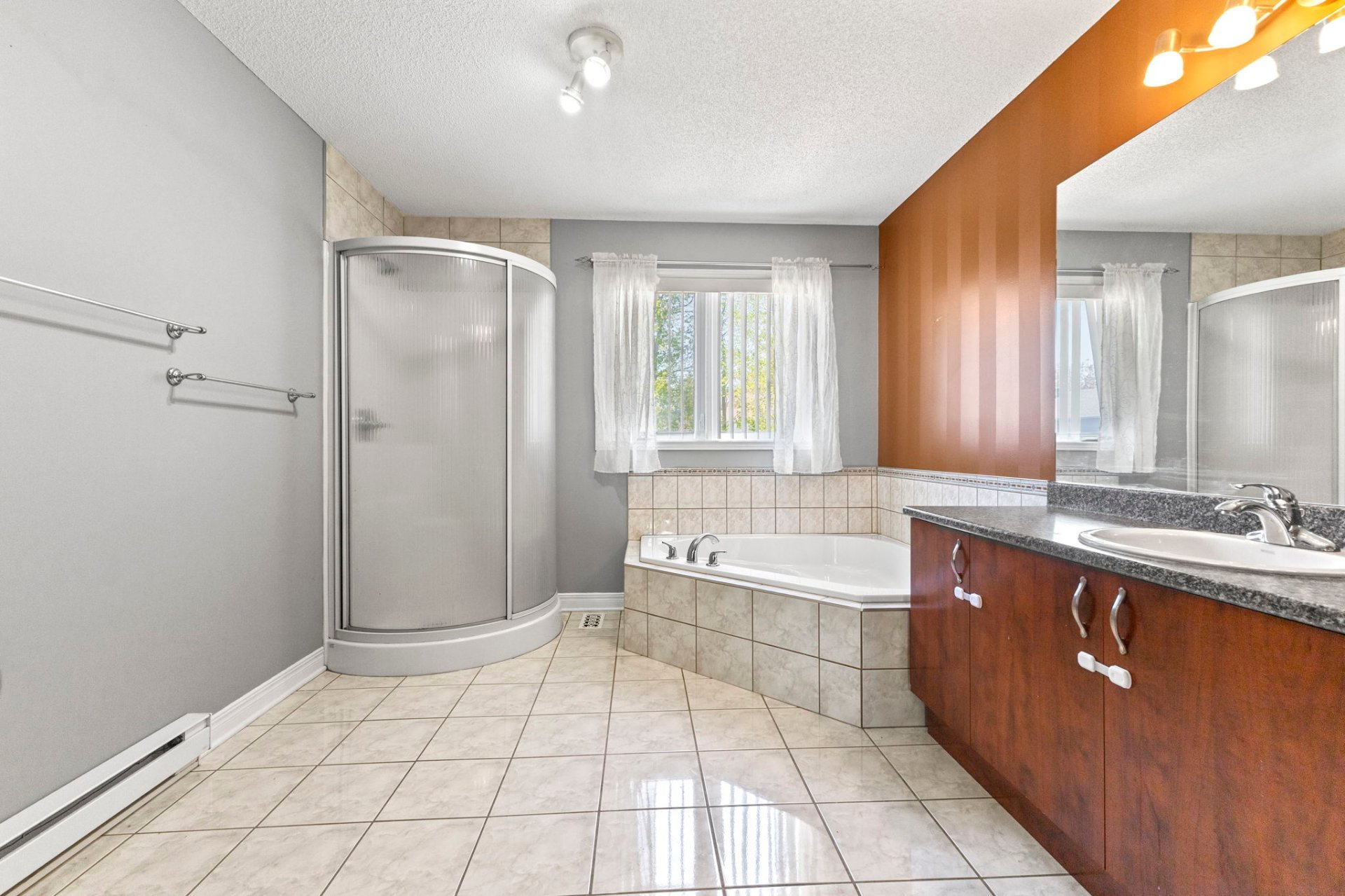 Salle de bains attenante à la CCP