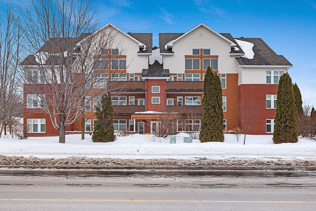 300 Boul. d'Europe 4