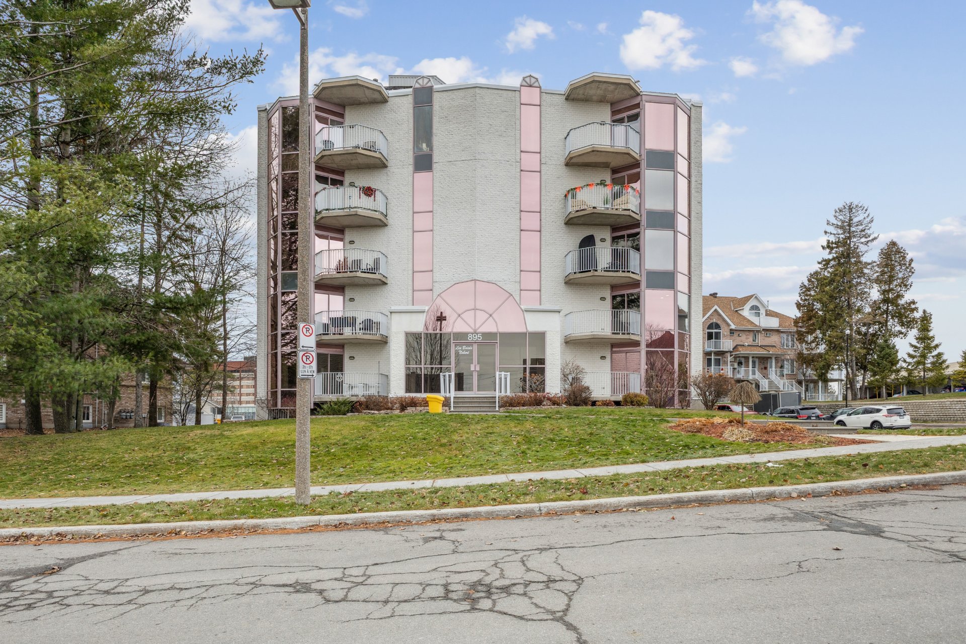 895 Rue de l'Oasis 3