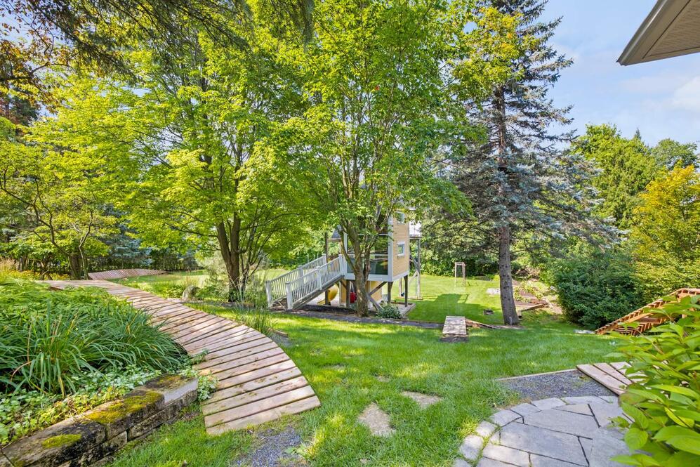 Cour - Pistes de vélo