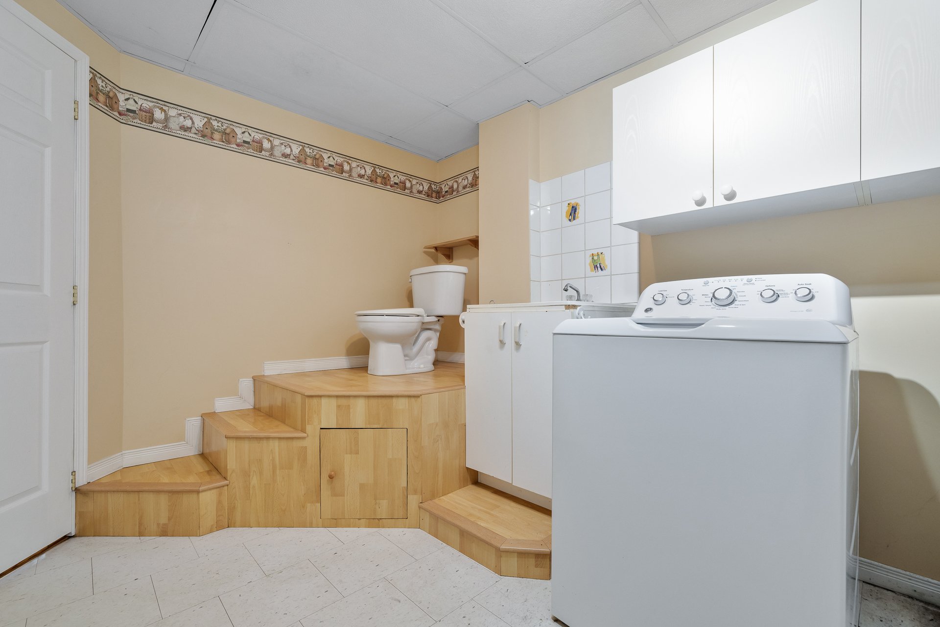 Washroom - Powder room / laundry