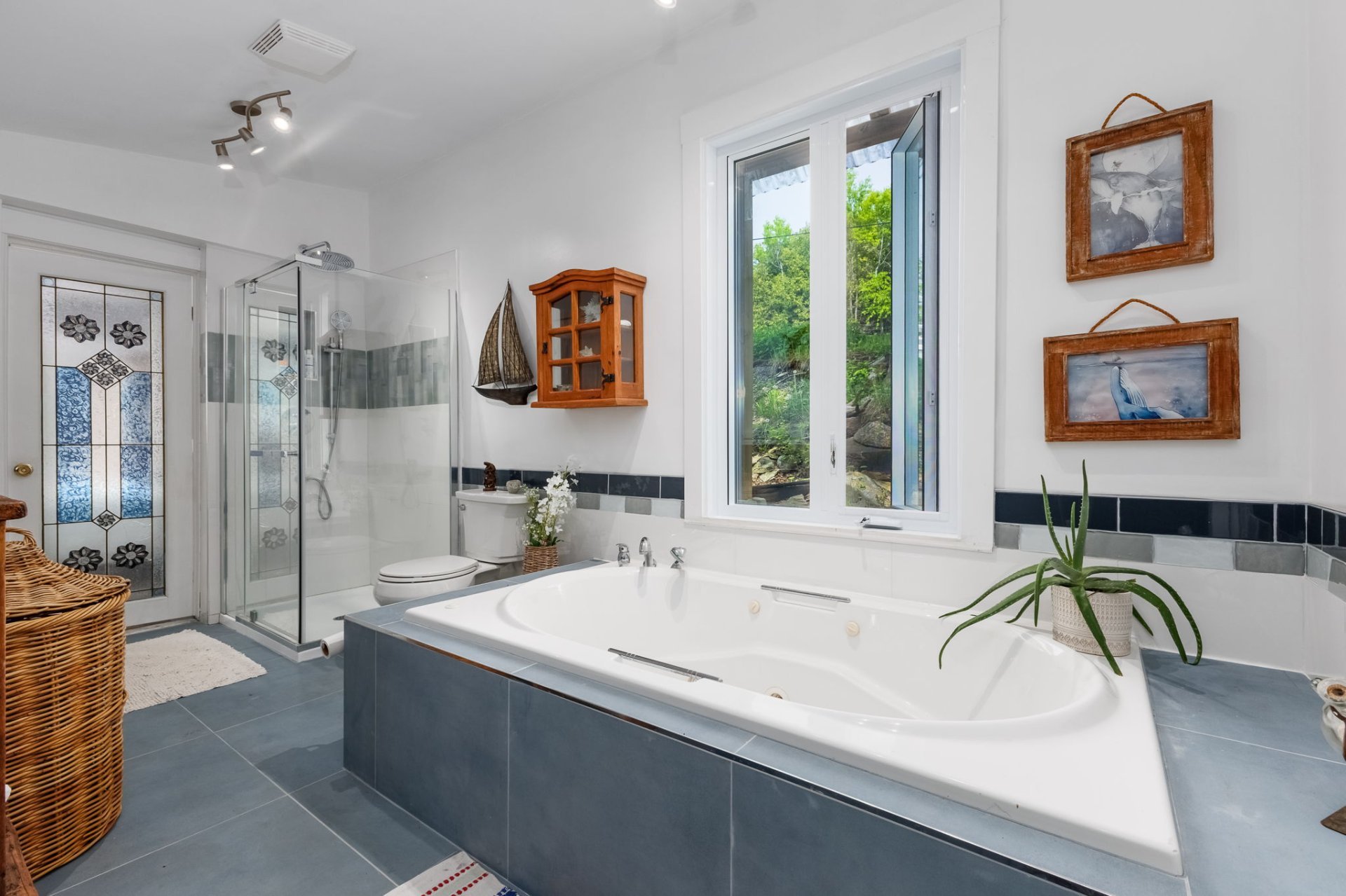 Salle de bains attenante à la CCP