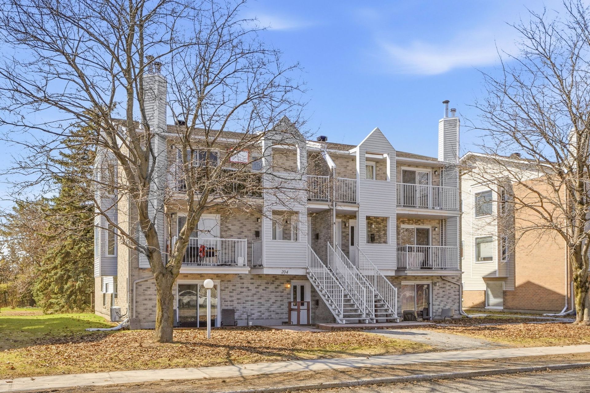 204 Boul. La Vérendrye E. 1