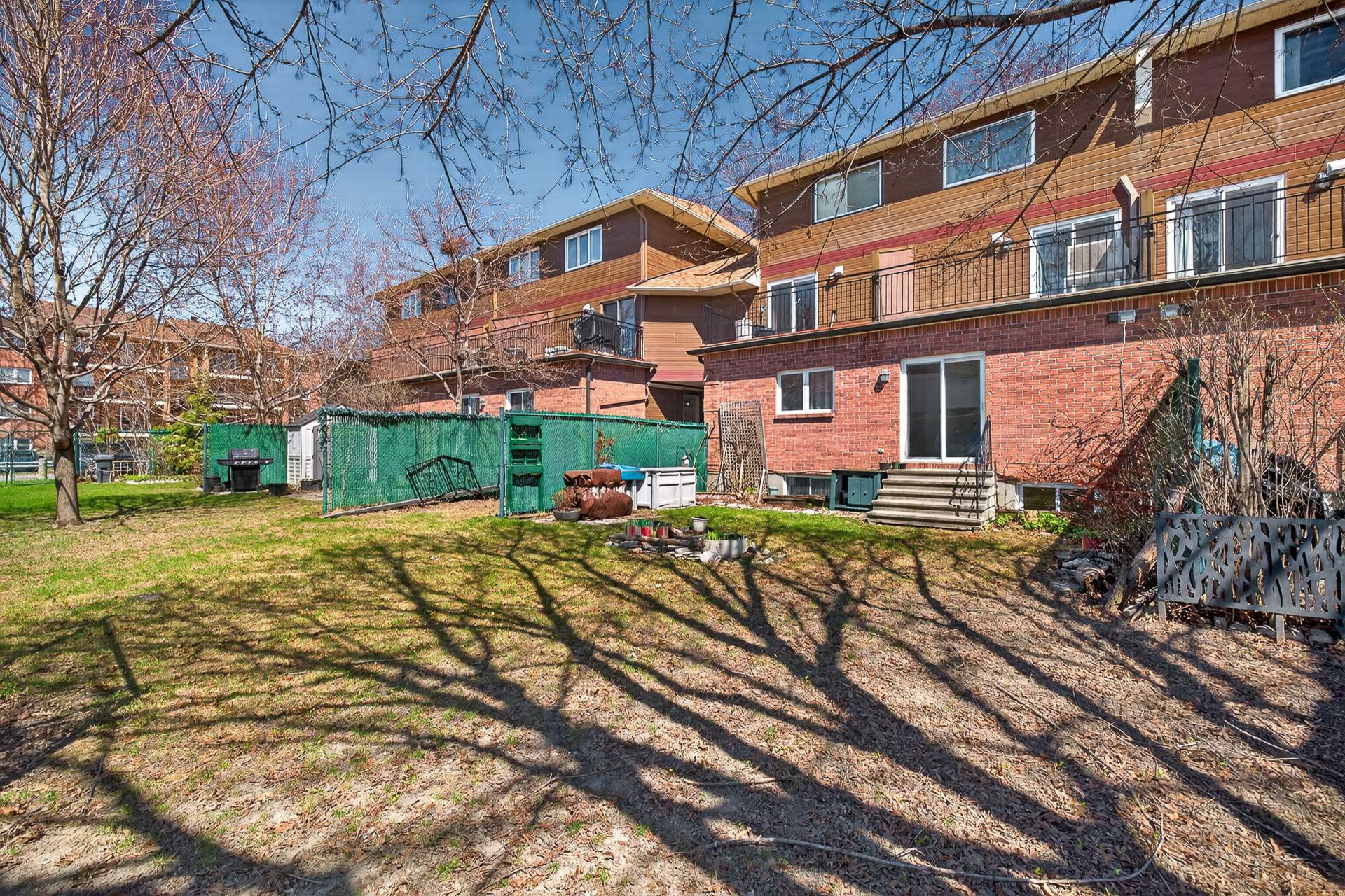 Back facade - private backyard