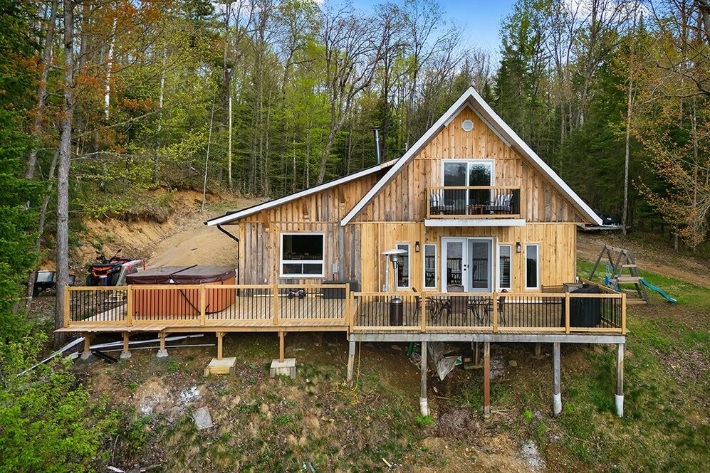 9437 Ch. du Lac-des-Loups 