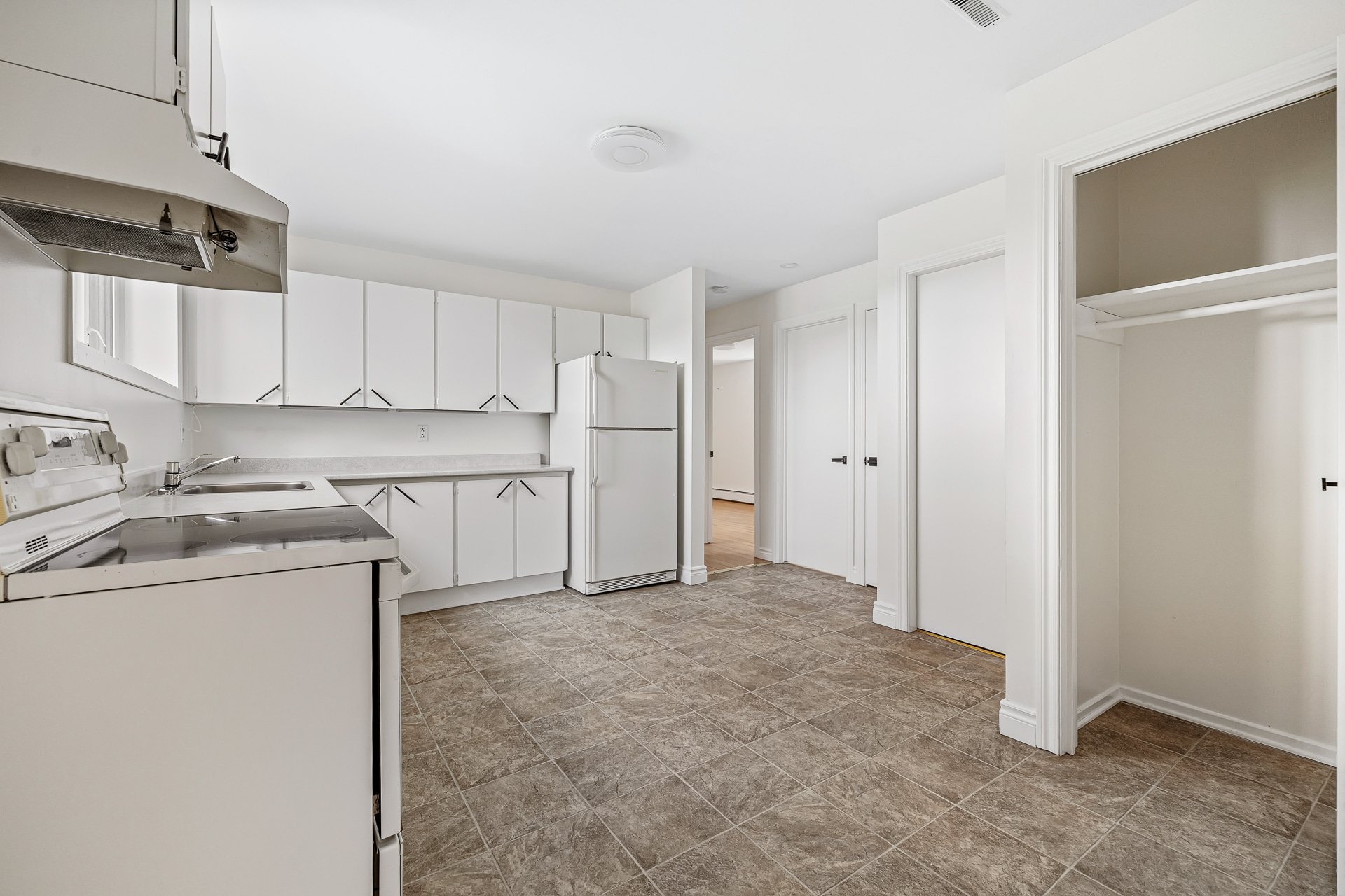 Kitchen - Lower unit